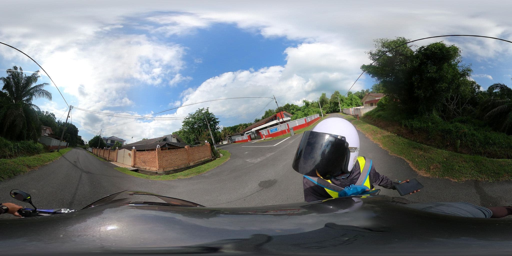 Street view near Vacation Homes 7127 A/ B/ C (Tiara 2/3/4), Kampung Teluk Kemang — © ahlang2 (CC BY-SA · Mapillary)