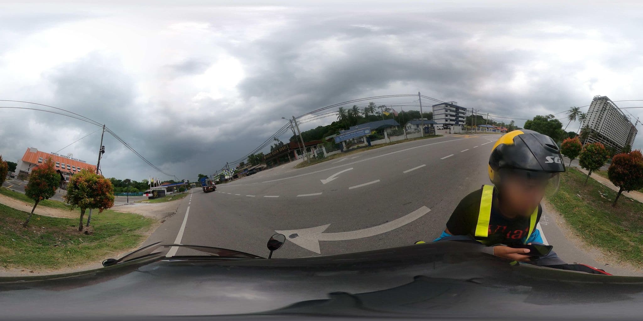 Street view near Pacific Regency Beach Resort, Kampung Teluk Kemang — © ahlang2 (CC BY-SA · Mapillary)