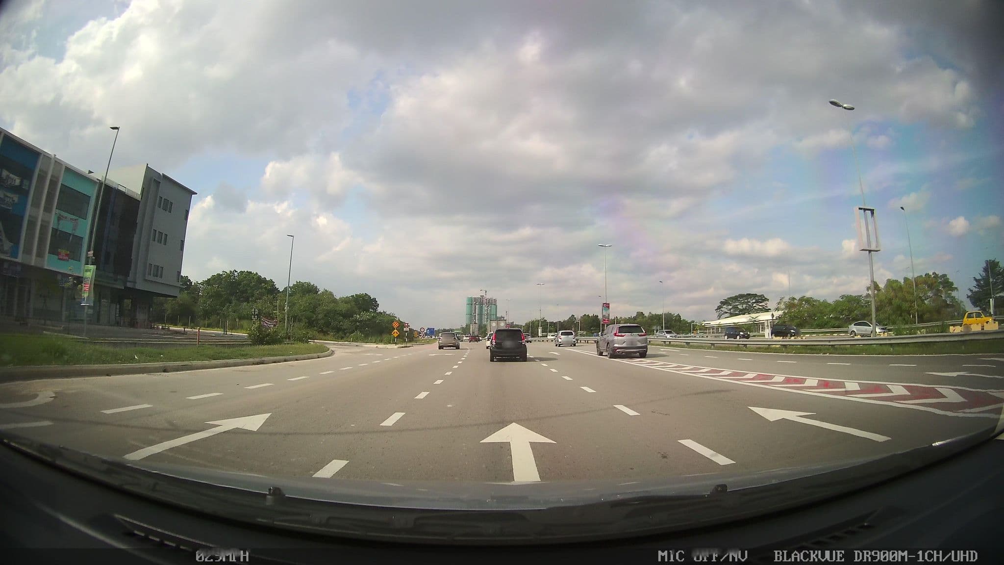 Street view near The Crown Hotel @ Klia, Kota Warisan — © kaart5 (CC BY-SA · Mapillary)