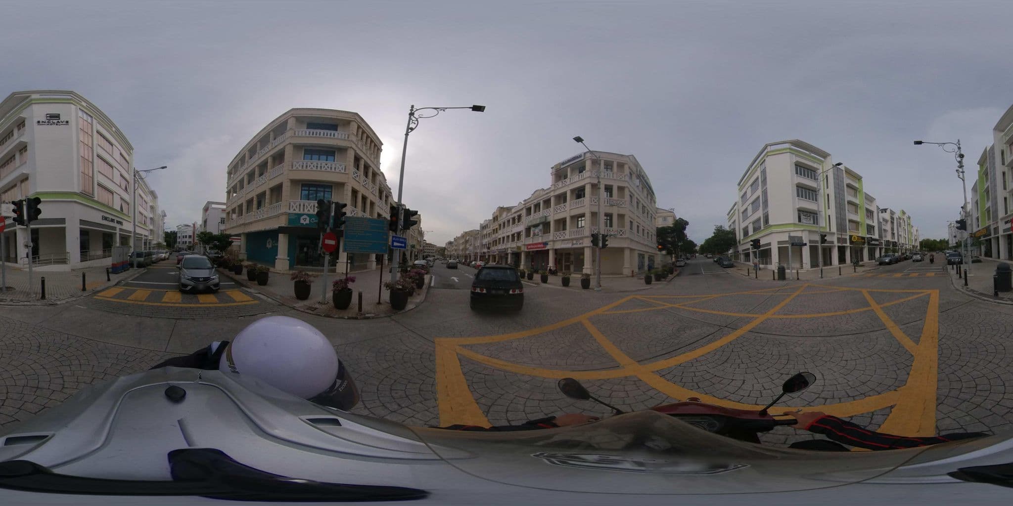 Street view near EV World Hotel, Putrajaya — © ahlang2 (CC BY-SA · Mapillary)