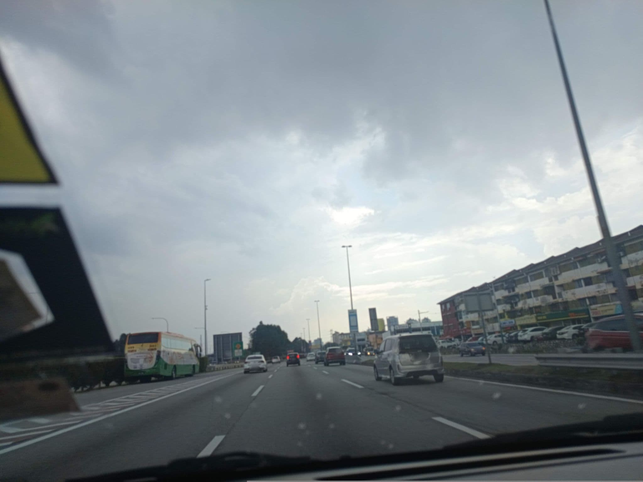 Street view near Golden Star Hotel, Seri Kembangan — © YikQin (CC BY-SA · Mapillary)