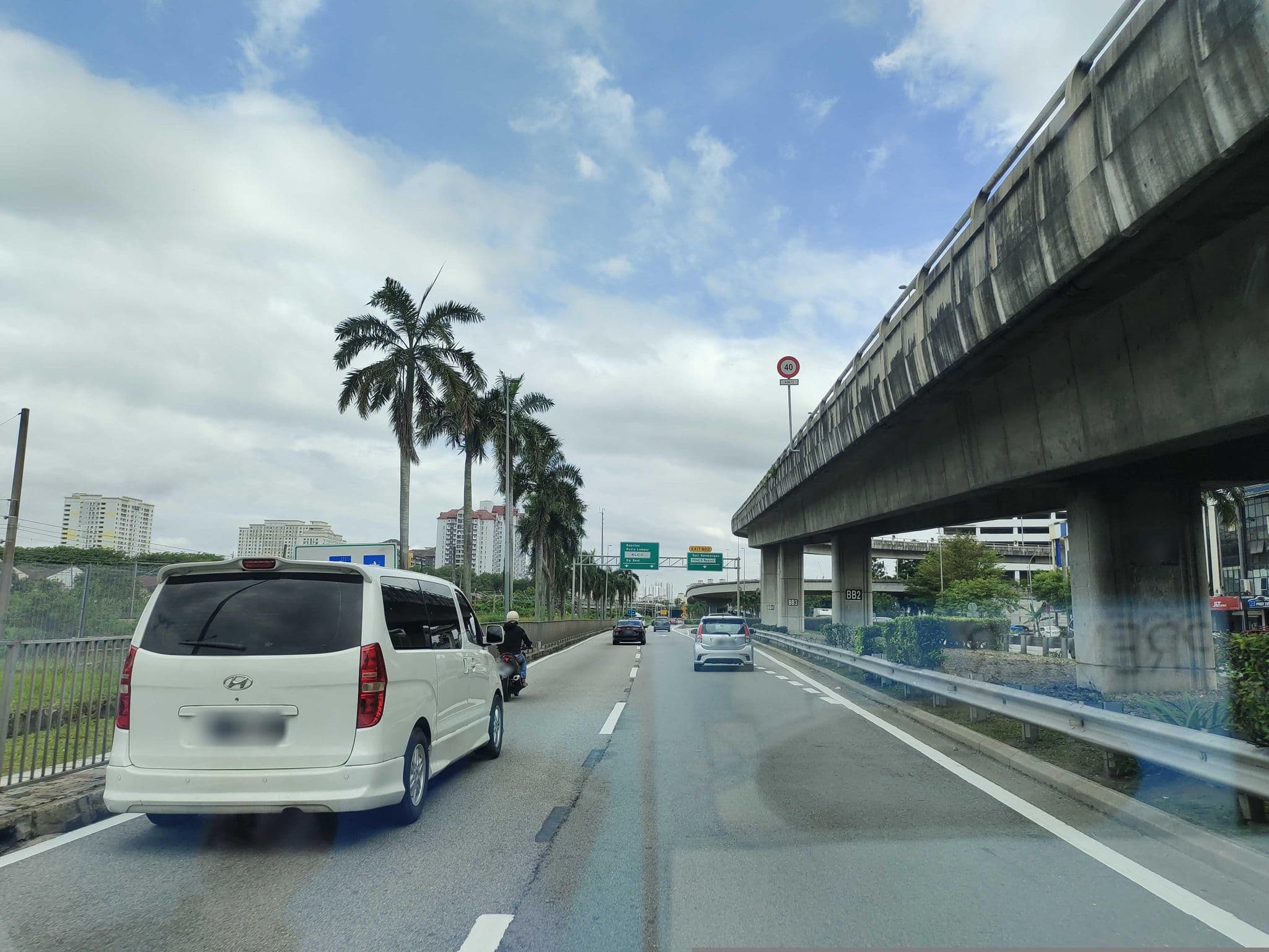 Street view near Sun Inns Hotel D'Mind, Seri Kembangan — © zh9567 (CC BY-SA · Mapillary)