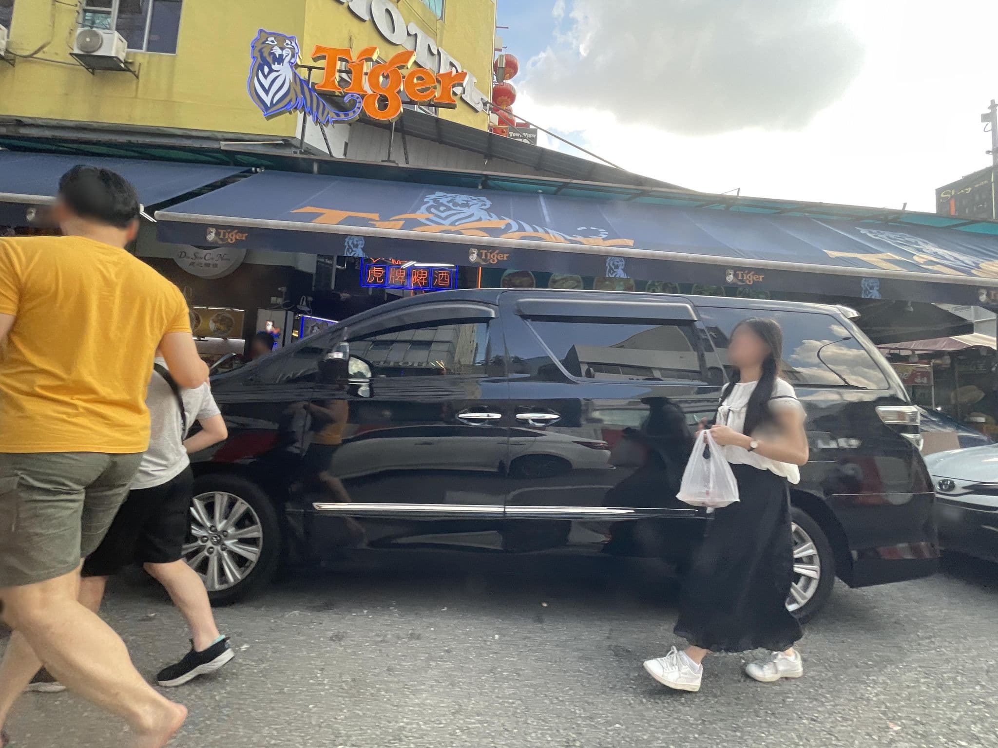 Street view near Seasonview Hotel KL, Bukit Bintang — © filipb (CC BY-SA · Mapillary)
