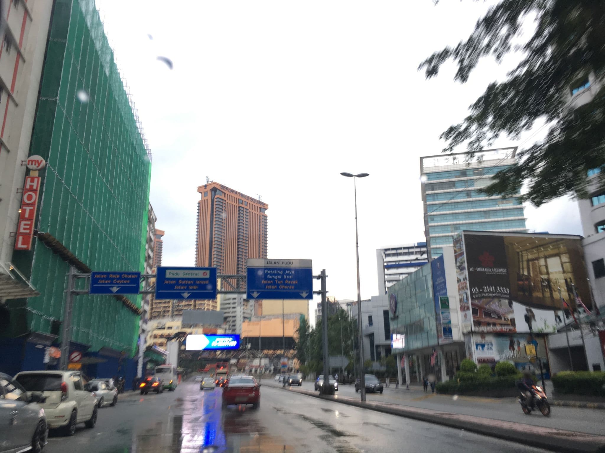 Street view near jeloye hotel, Bukit Bintang — © afeezaziz (CC BY-SA · Mapillary)