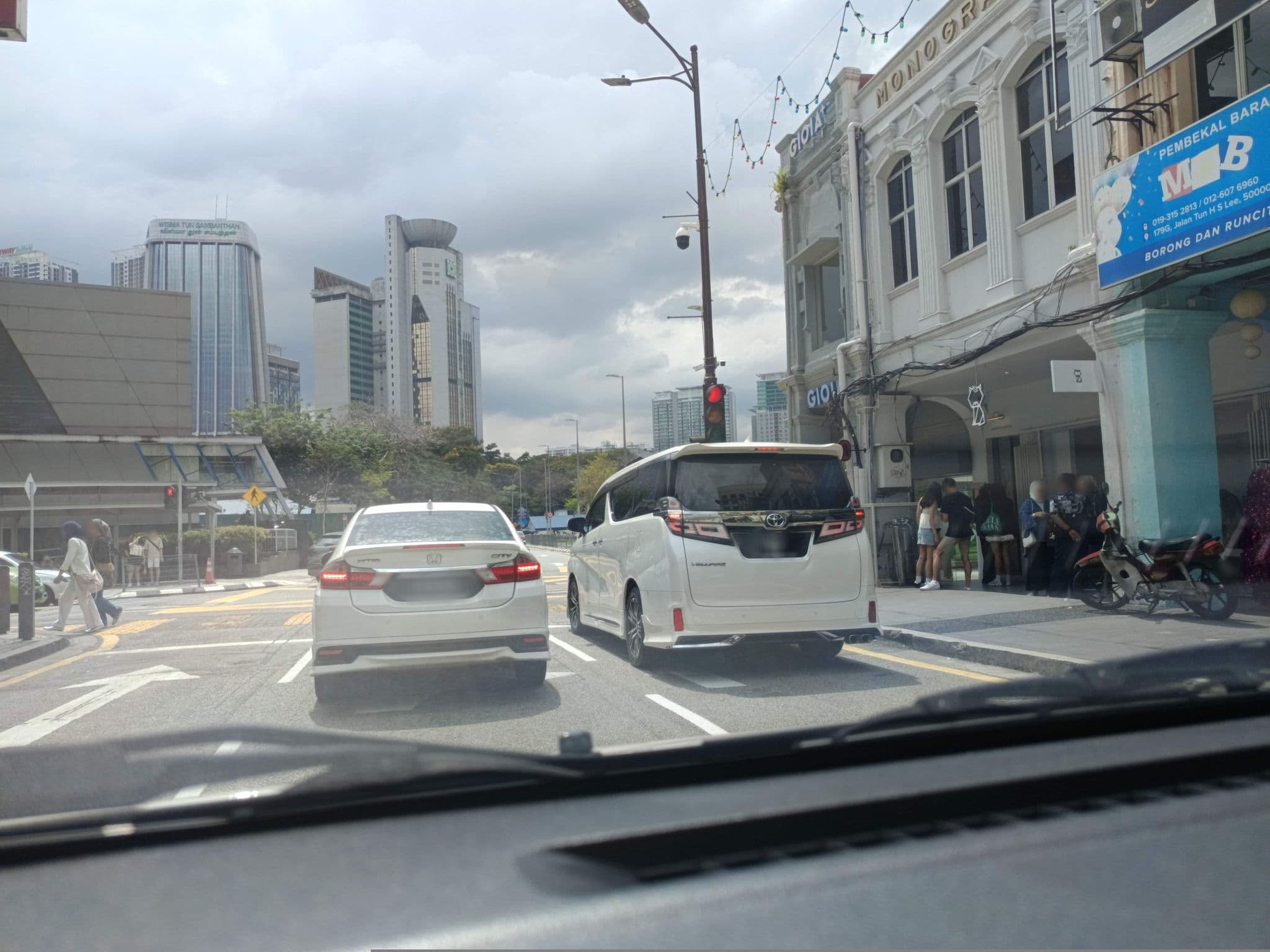 Street view near Susie's Guest House, Kuala Lumpur — © YikQin (CC BY-SA · Mapillary)