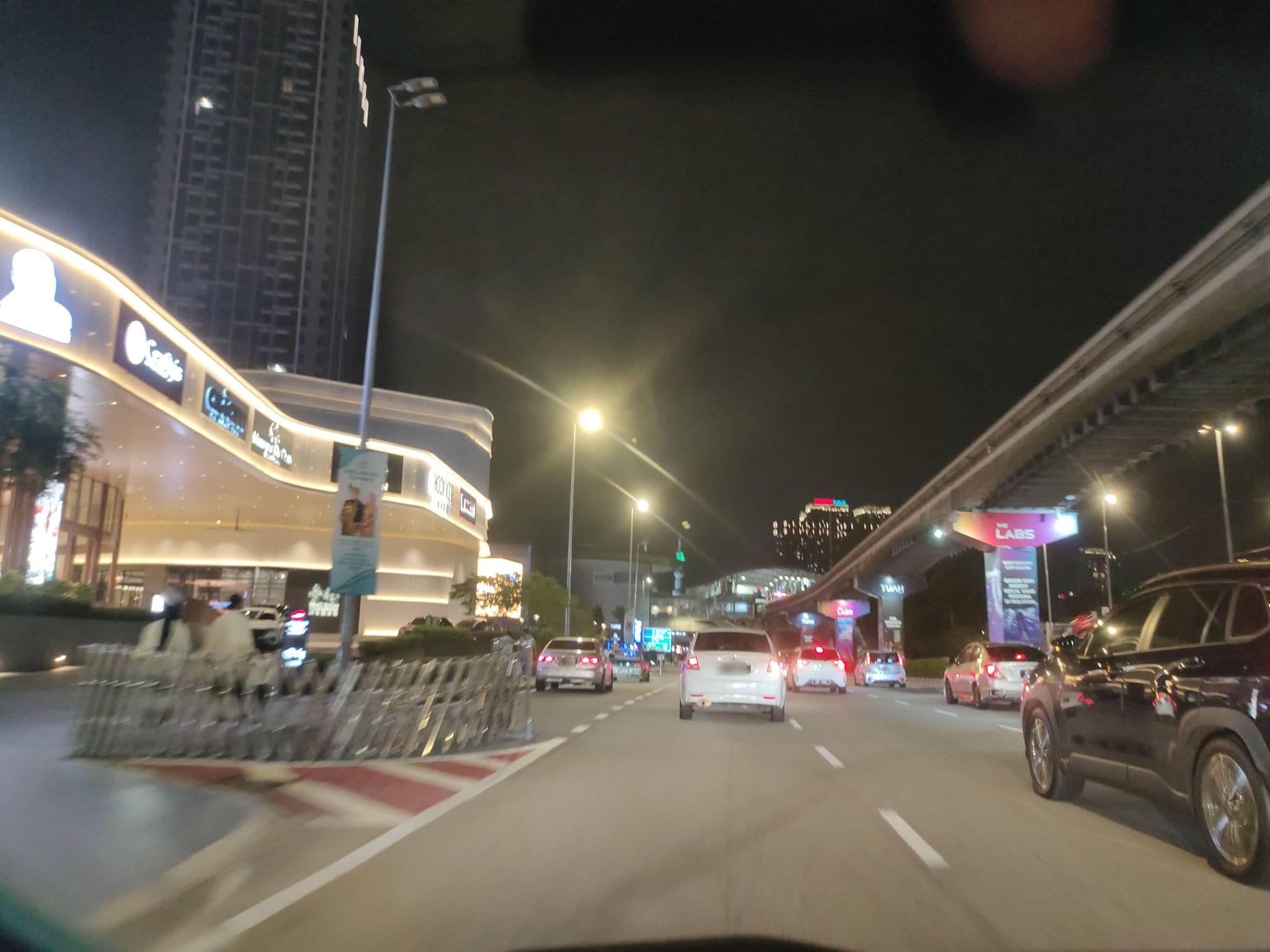 Street view near Sunbow Hotel Residency, Bukit Bintang — © zh9567 (CC BY-SA · Mapillary)