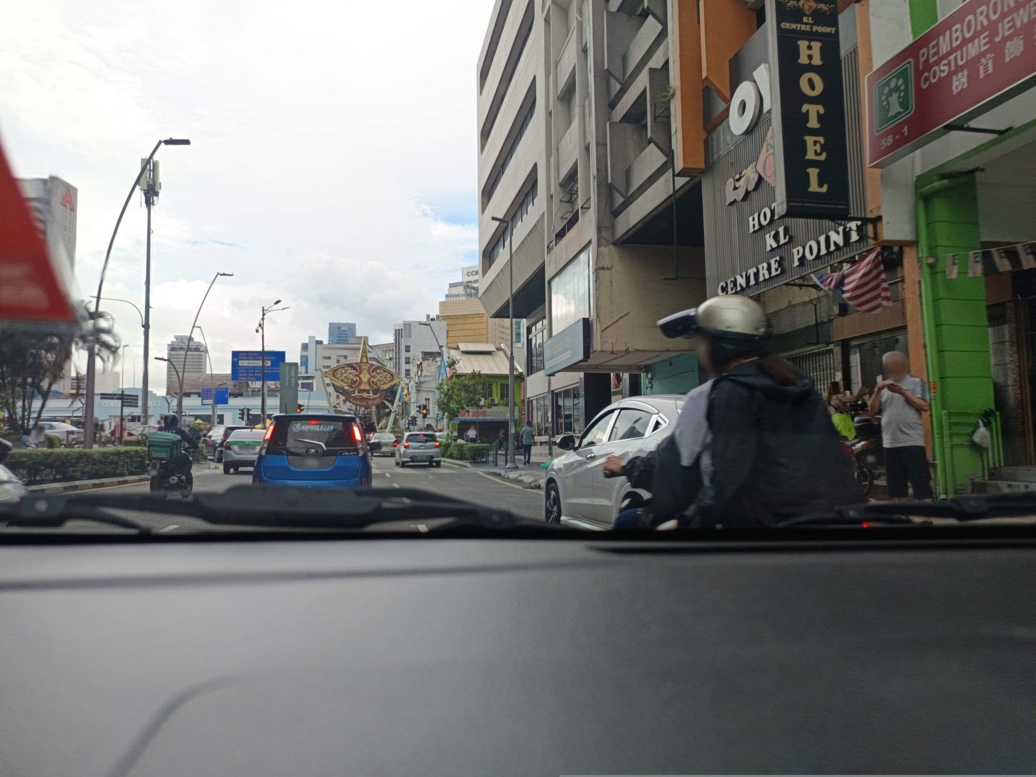 Street view near Matahari Lodge, Kuala Lumpur — © YikQin (CC BY-SA · Mapillary)