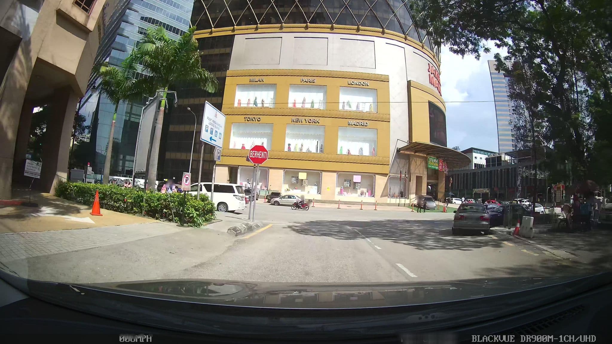 Street view near Garden City Hotel, Kampung Baru — © kaart_3 (CC BY-SA · Mapillary)