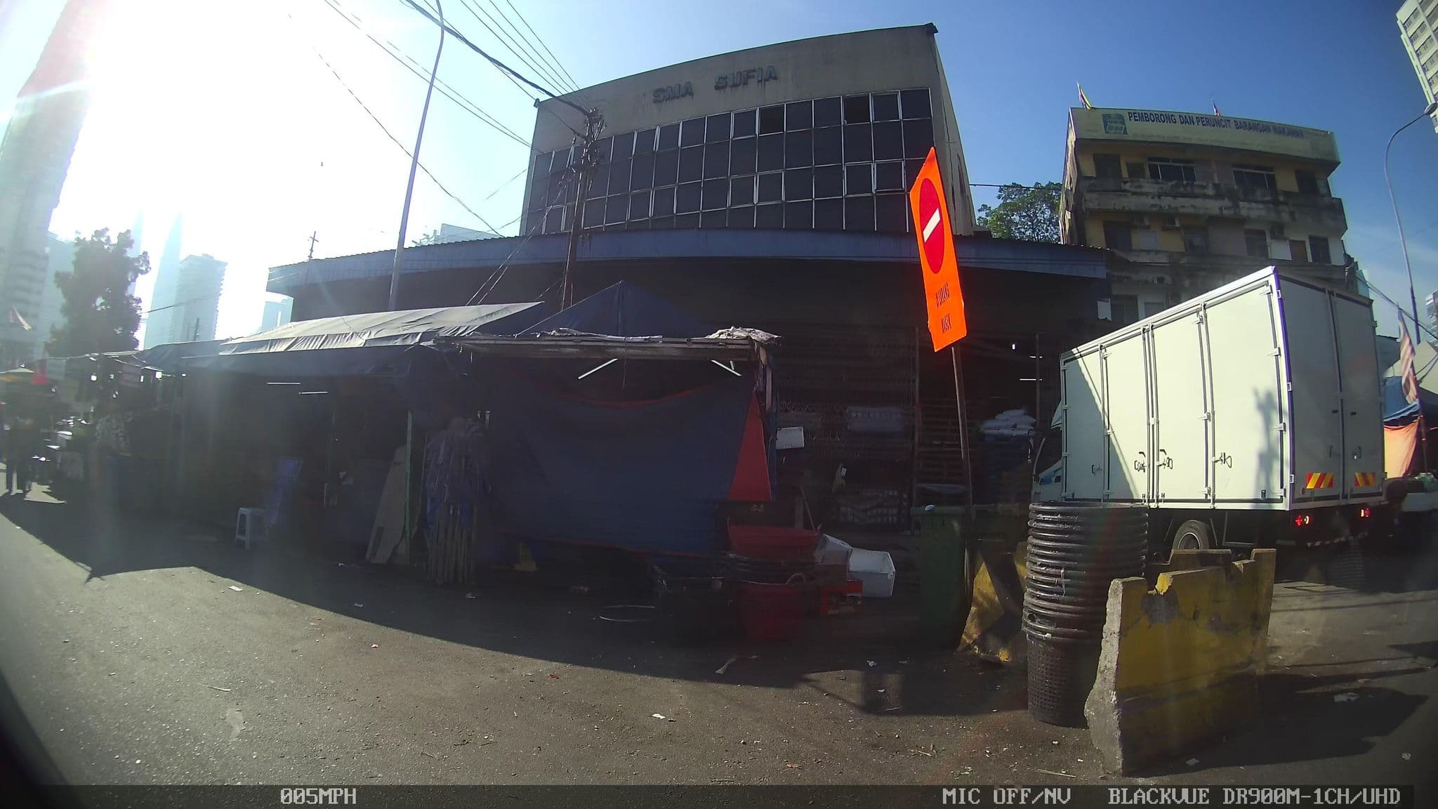 Street view near Cititiel Ekspress Kuala Lumpur, Kampung Baru — © kaart_3 (CC BY-SA · Mapillary)