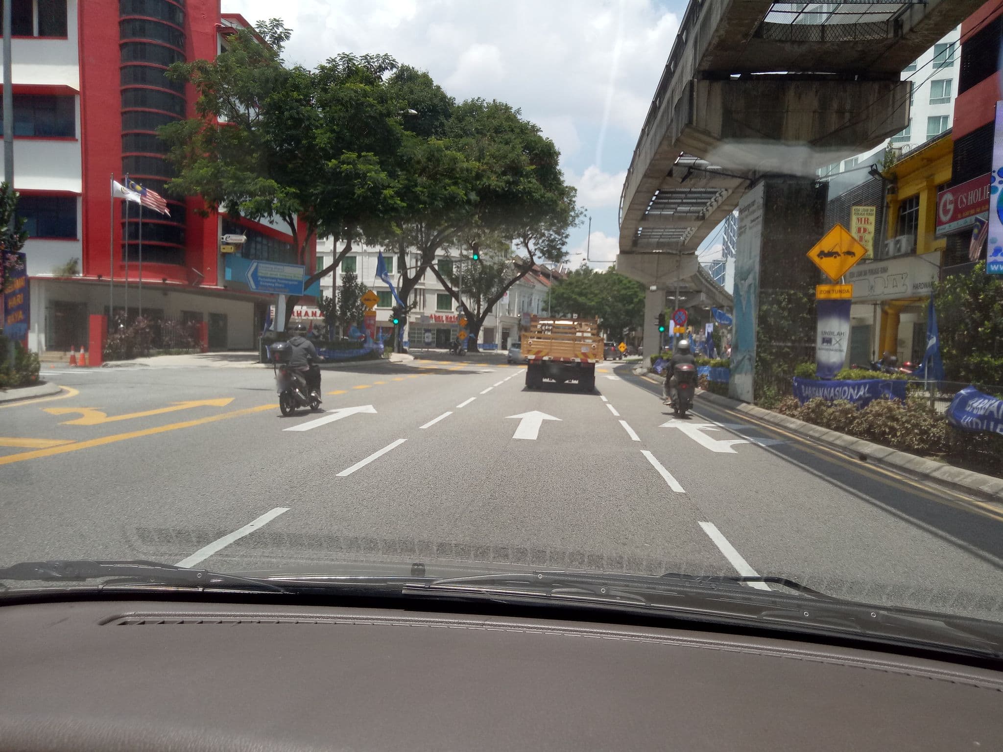 Street view near TTanz Palace, Kuala Lumpur, Kampung Baru — © snn95 (CC BY-SA · Mapillary)
