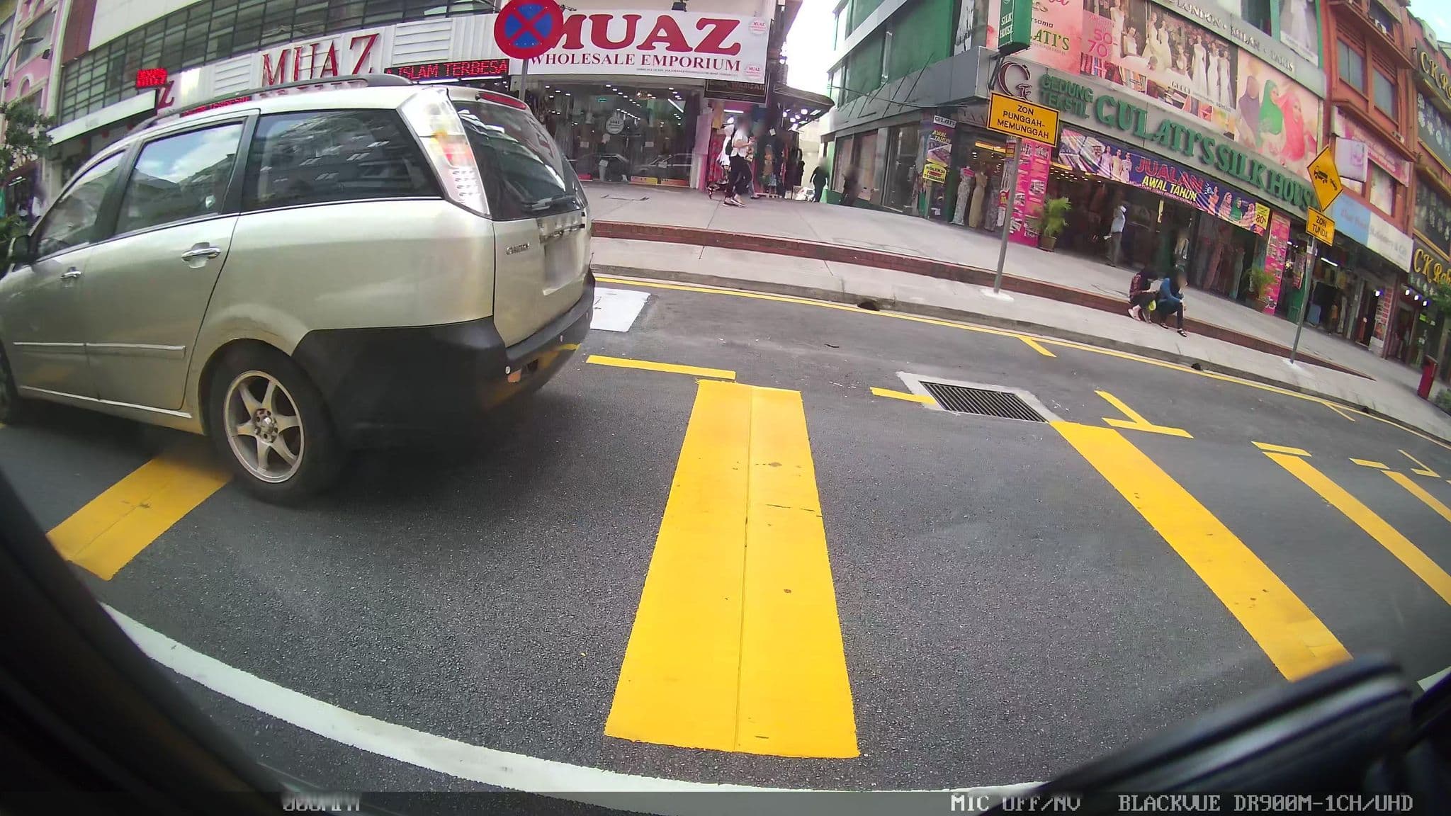 Street view near K Hotel ( Formerly Kowloon Hotel), Kampung Baru — © kaart_3 (CC BY-SA · Mapillary)