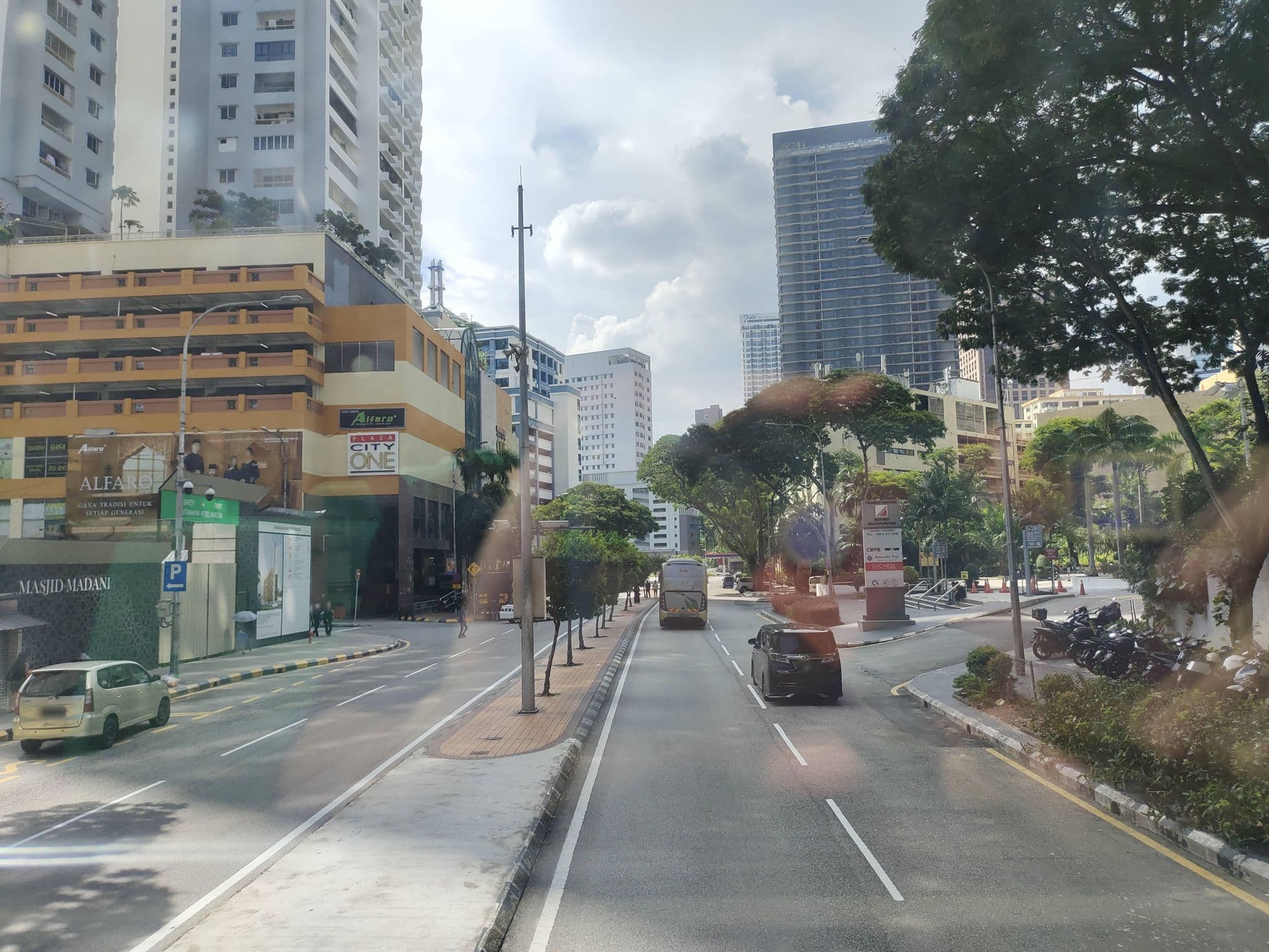 Street view near 7-23-26 Silka Maytower Hotel, Kampung Baru — © zh9567 (CC BY-SA · Mapillary)