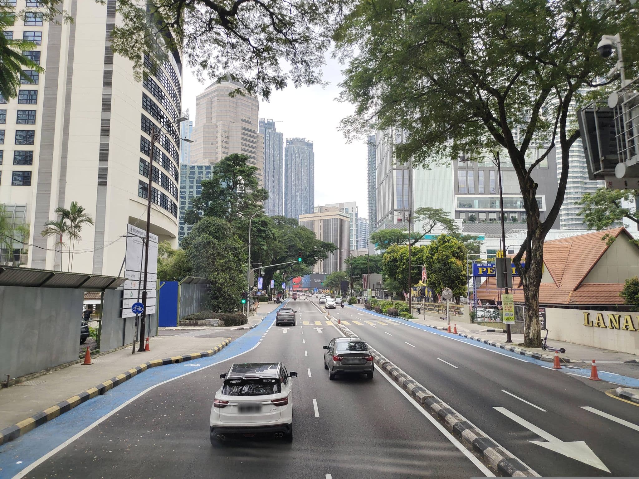 Street view near Meranti Room, Hotel Maya, Kampung Baru — © zh9567 (CC BY-SA · Mapillary)