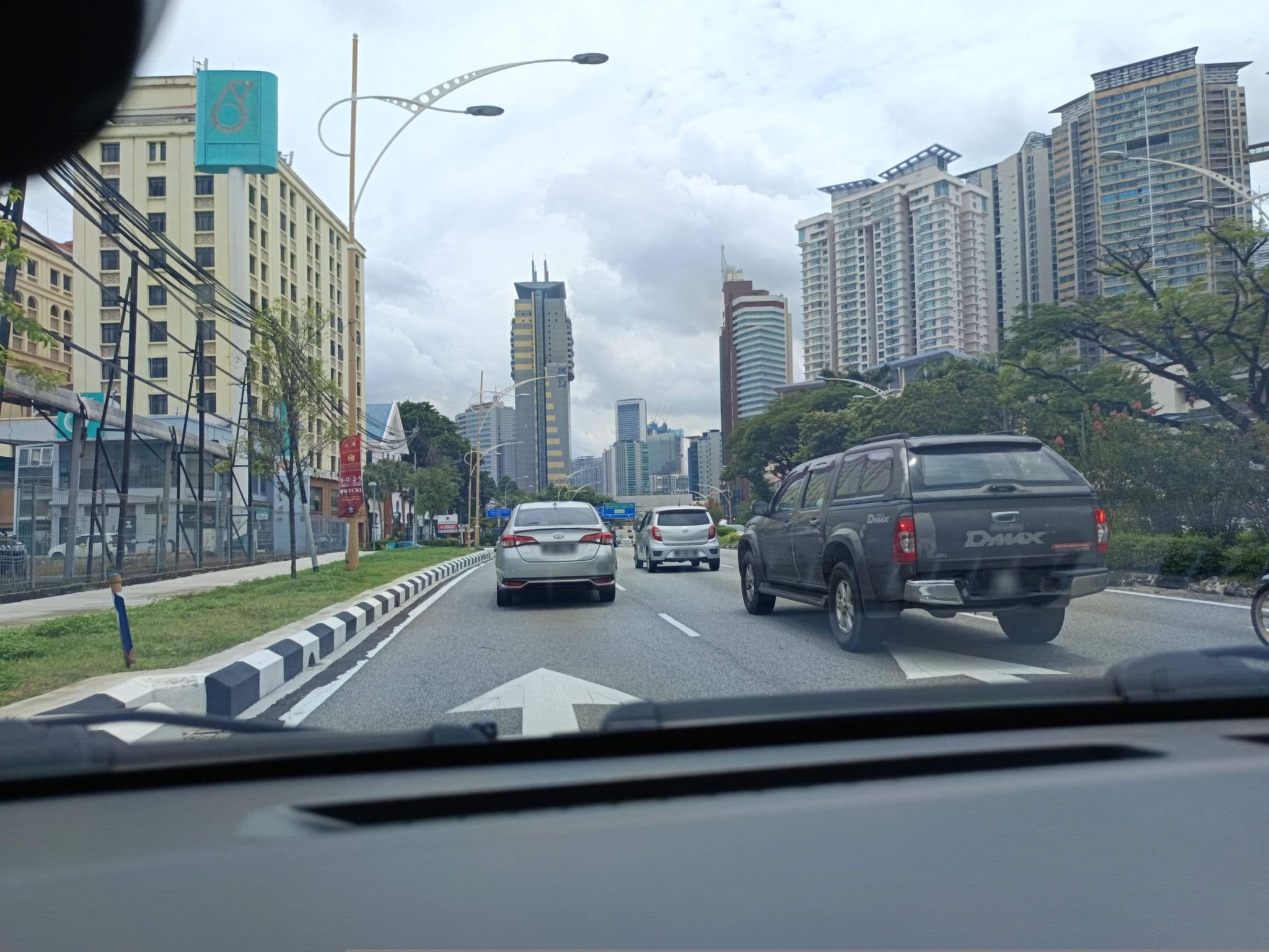 Street view near Hotel Brisdale, Kampung Baru — © YikQin (CC BY-SA · Mapillary)