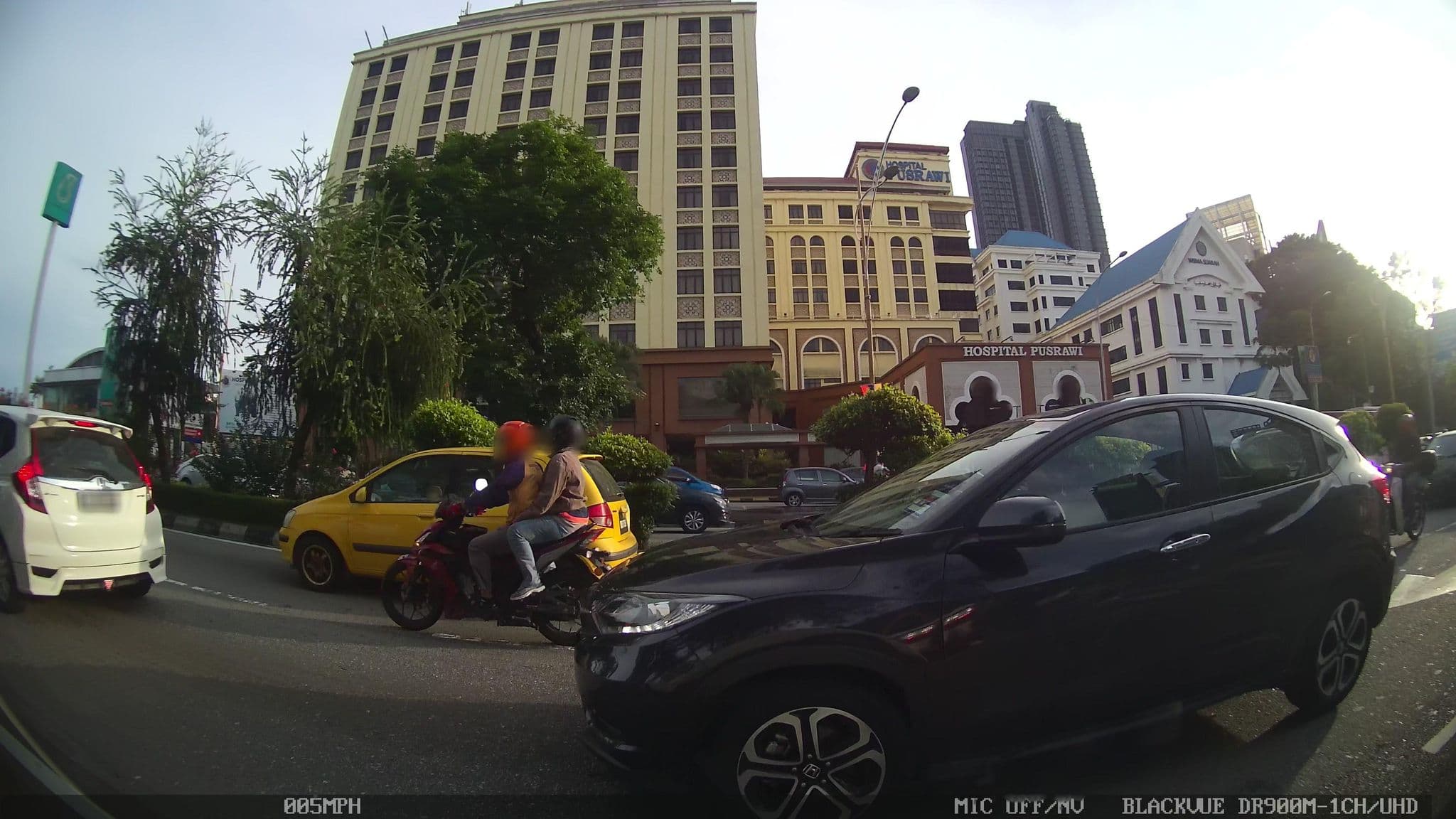 Street view near Hotel Putra KL, Kampung Baru — © kaart_4 (CC BY-SA · Mapillary)