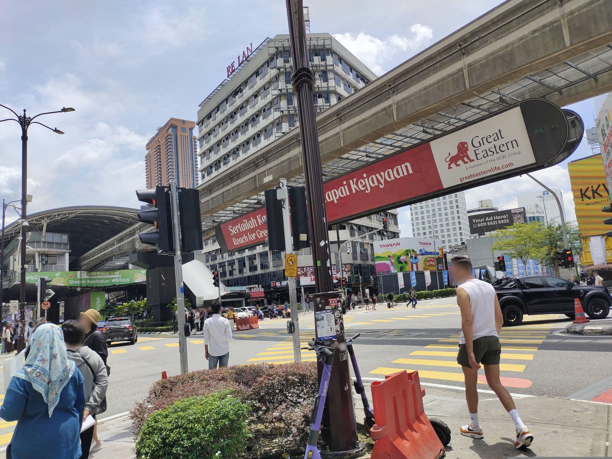 Street view near JW Mariott 17th Floor, Bukit Bintang — © zh9567 (CC BY-SA · Mapillary)