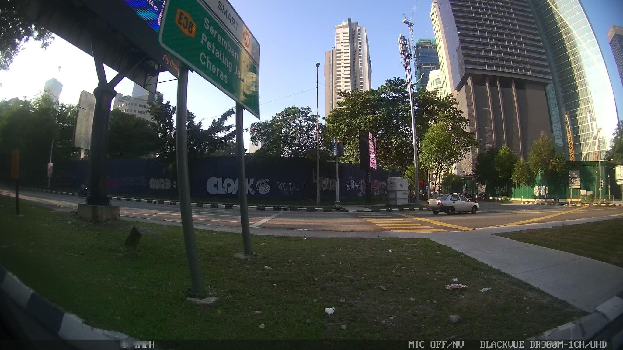 Street view near Terrace Cafe @Royale Chulan, Bukit Bintang — © kaart_3 (CC BY-SA · Mapillary)