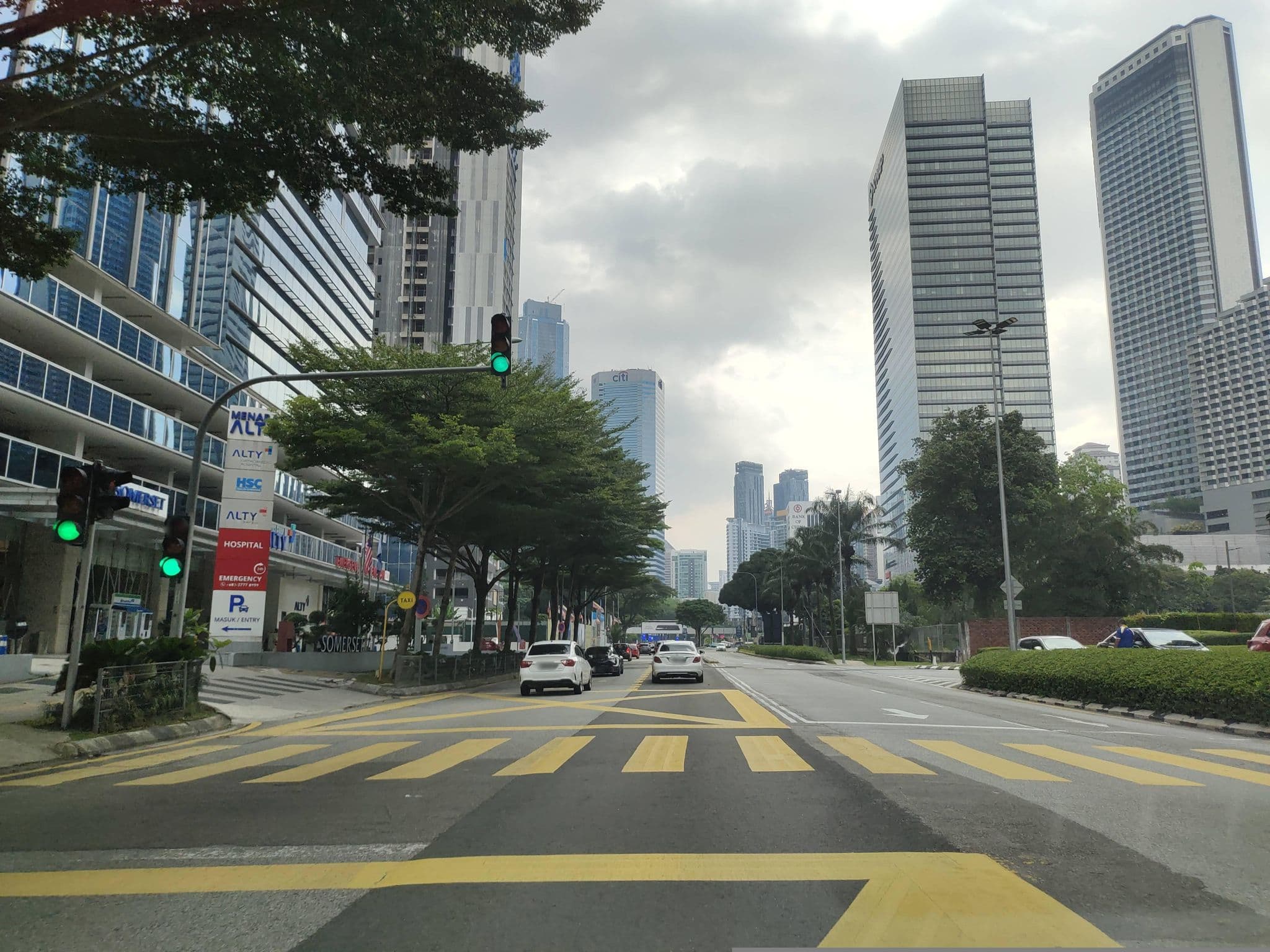 Street view near Somerset Hotel Suites & Residence, Kampong Datuk Keramat — © zh9567 (CC BY-SA · Mapillary)