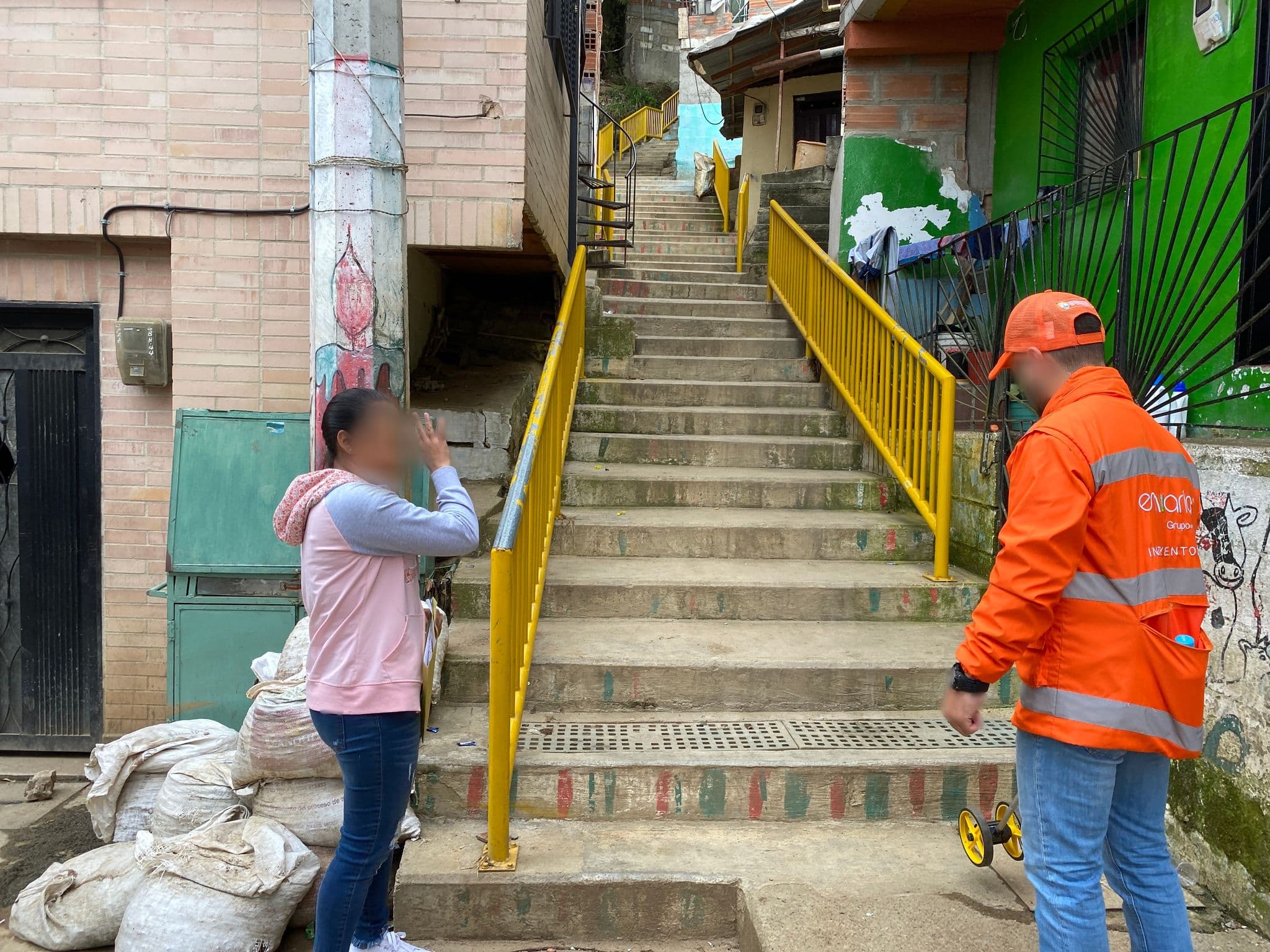 Street view near Casa (acumulacion de basura), Medellín