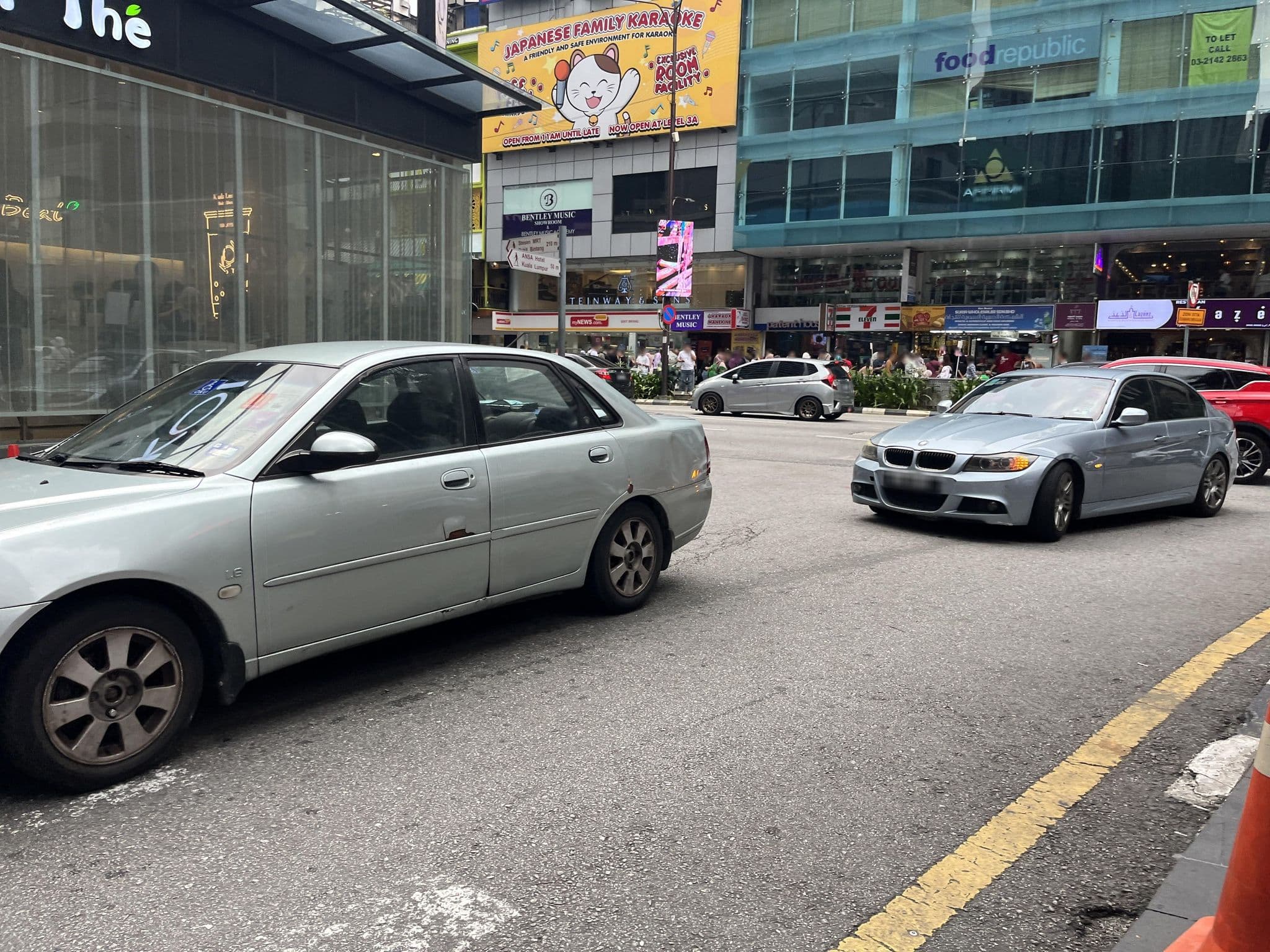 Street view near Ansa, Bukit Bintang — © takaken (CC BY-SA · Mapillary)