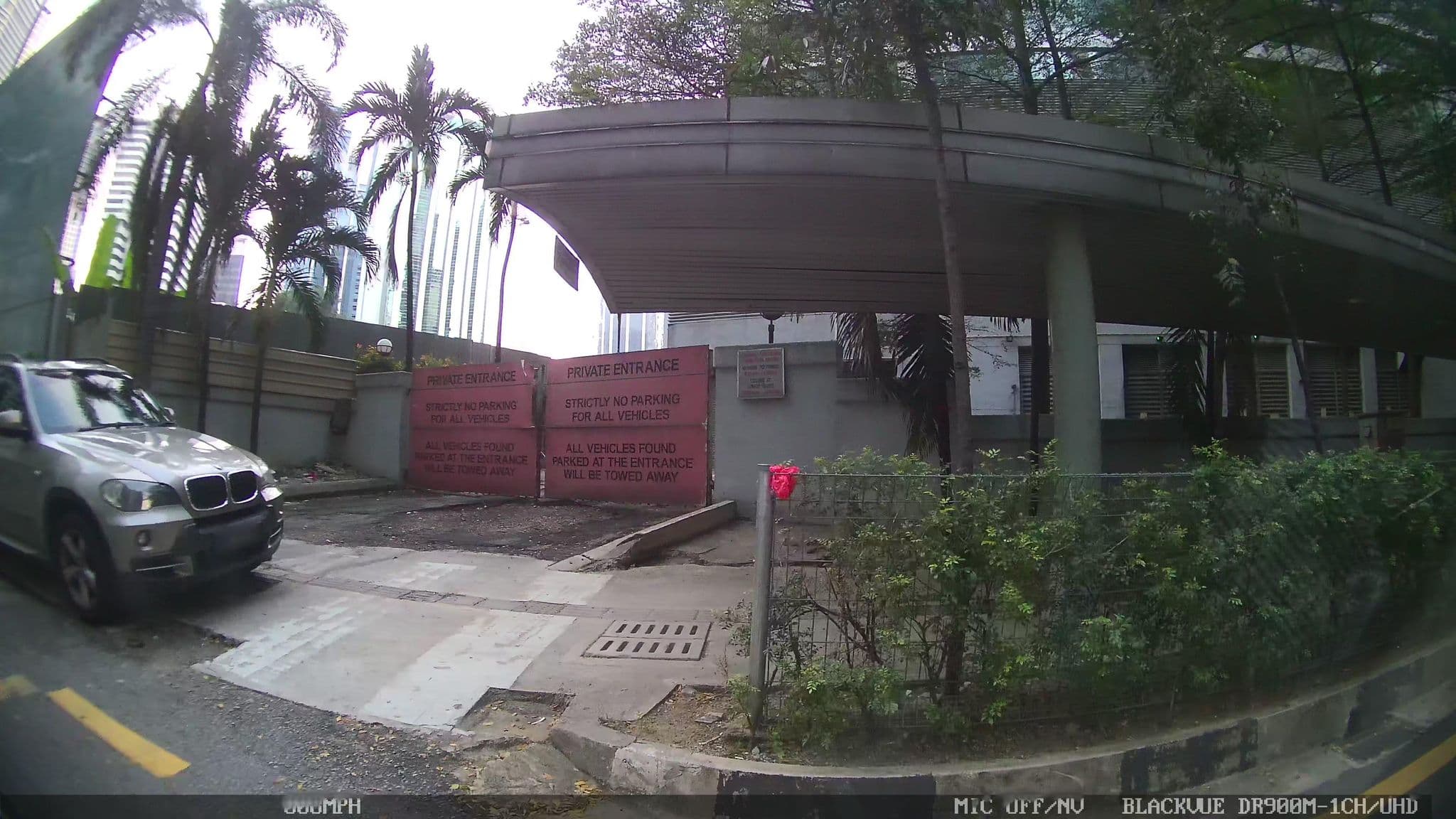 Street view near Pool @ Crowne Plaza Kuala Lumpur, Bukit Bintang — © kaart_3 (CC BY-SA · Mapillary)