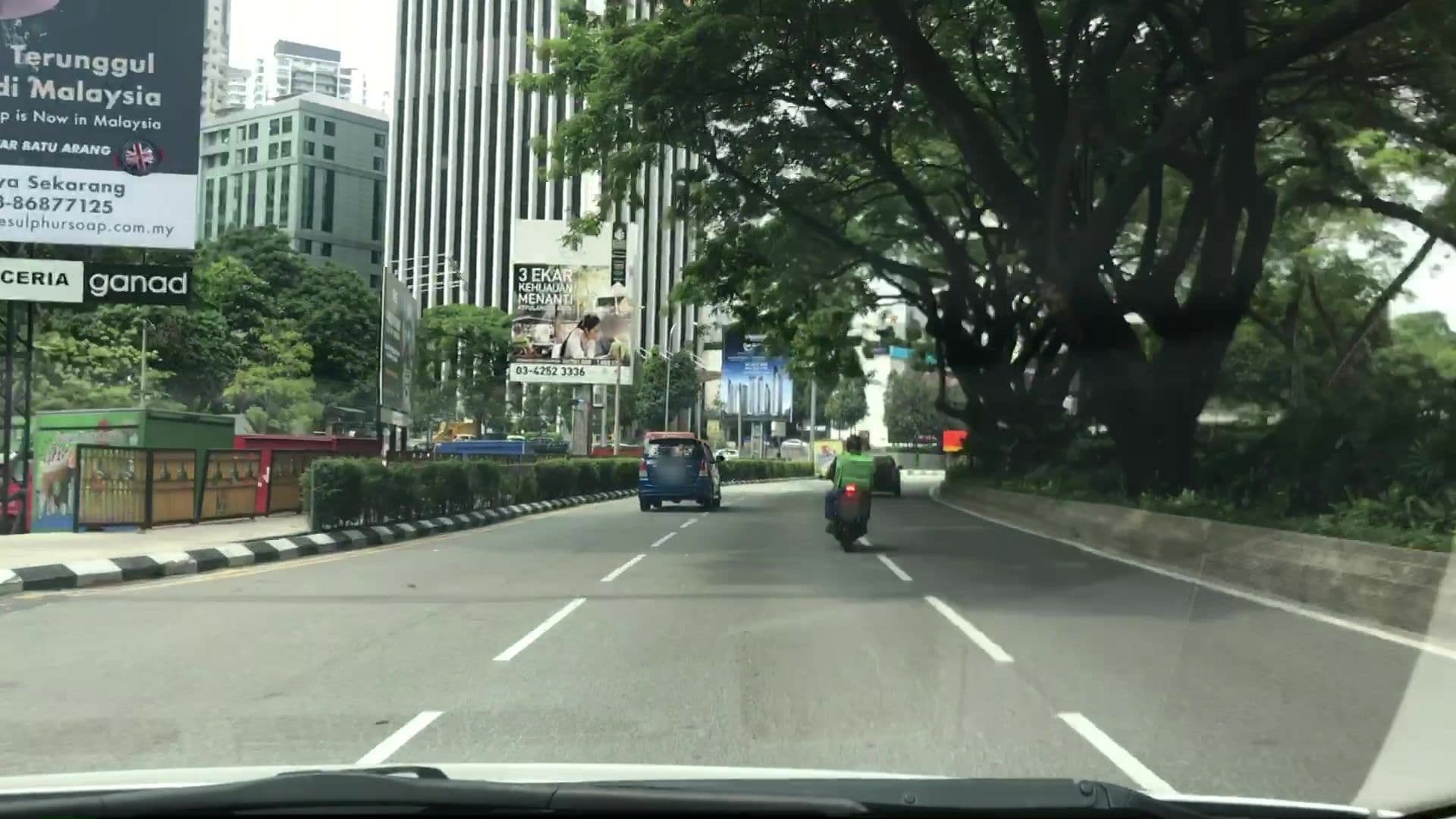 Street view near Corus Hotel Kuala Lumpur, Kampung Baru — © lvl5 (CC BY-SA · Mapillary)