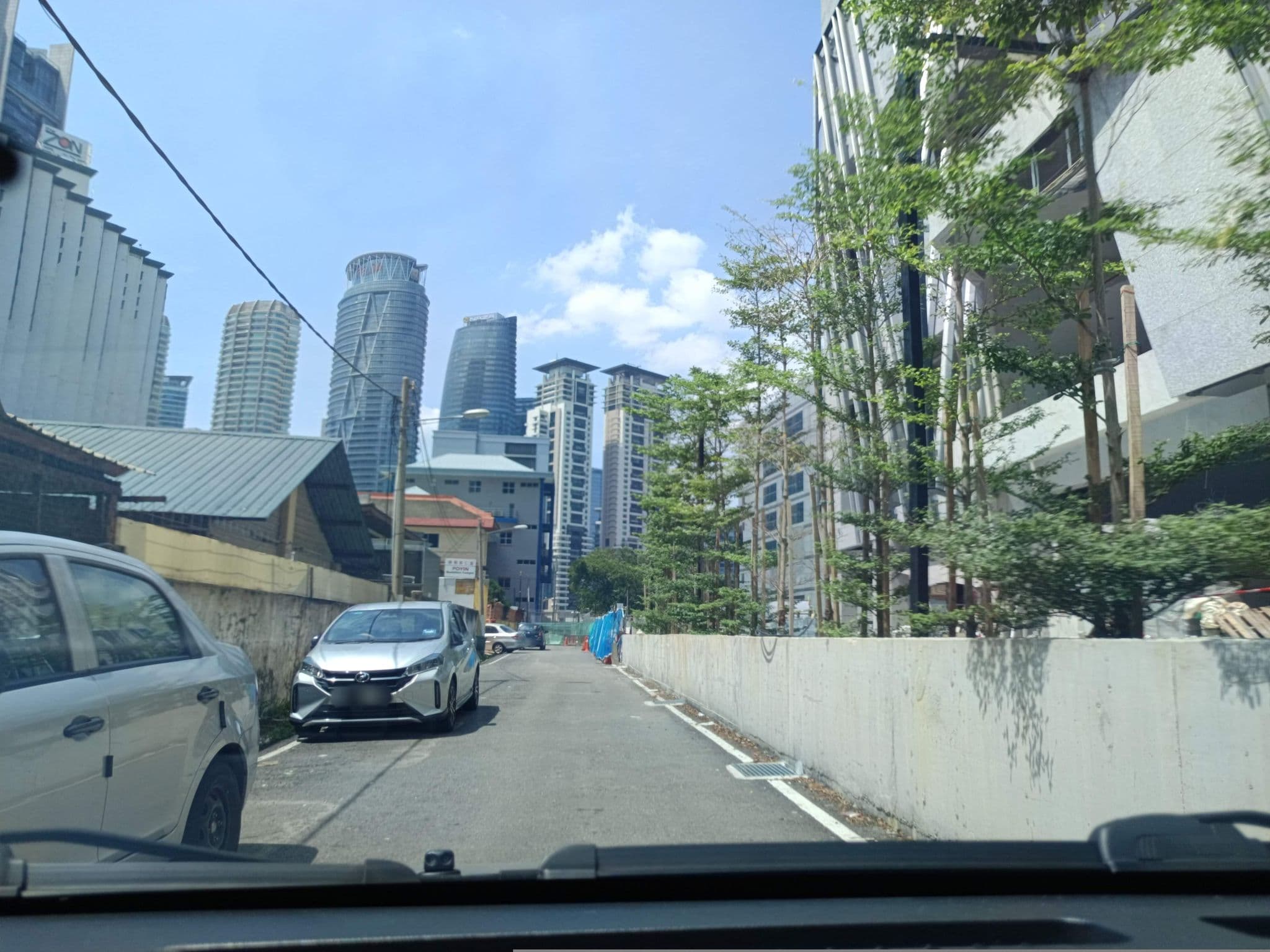 Street view near Hotel Continential, Kampung Baru — © YikQin (CC BY-SA · Mapillary)