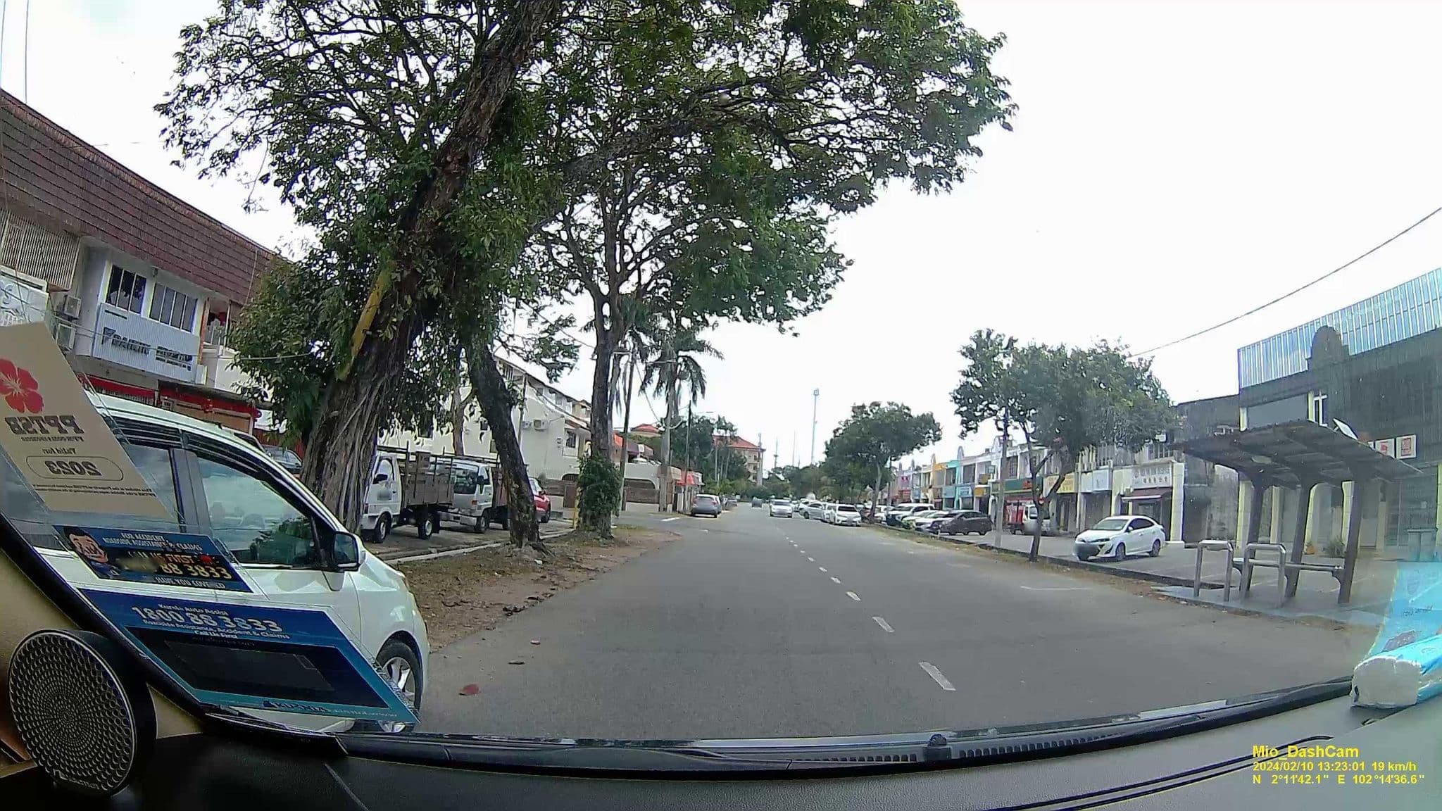 Street view near Hotel Marina Well (Eye On Malaysia, Melaka), Malacca — © hcyen (CC BY-SA · Mapillary)