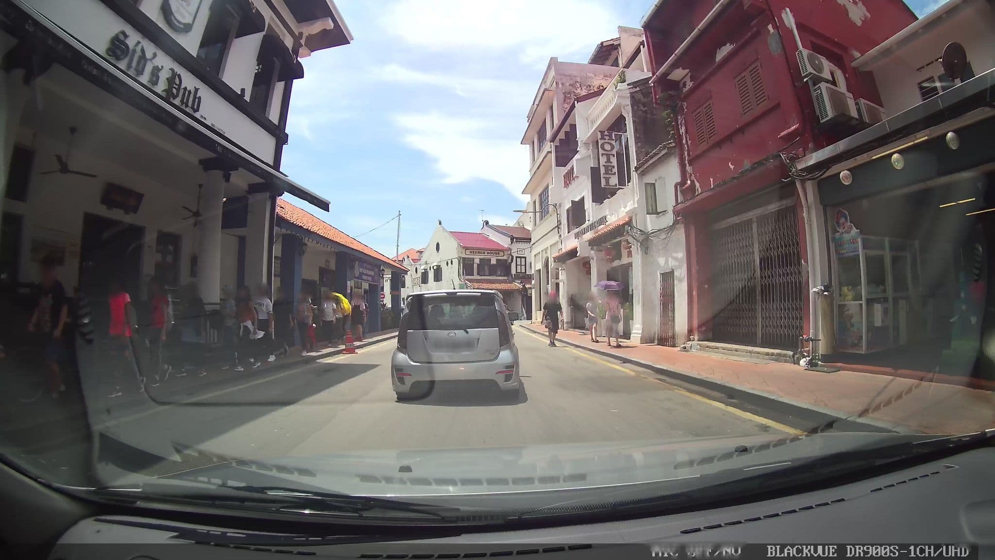 Street view near Heeeren By The River, Malacca — © grobin (CC BY-SA · Mapillary)