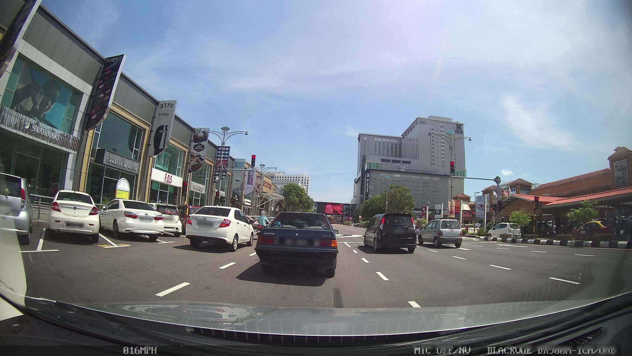 Street view near Seri costa hotel, Malacca — © kaart_3 (CC BY-SA · Mapillary)