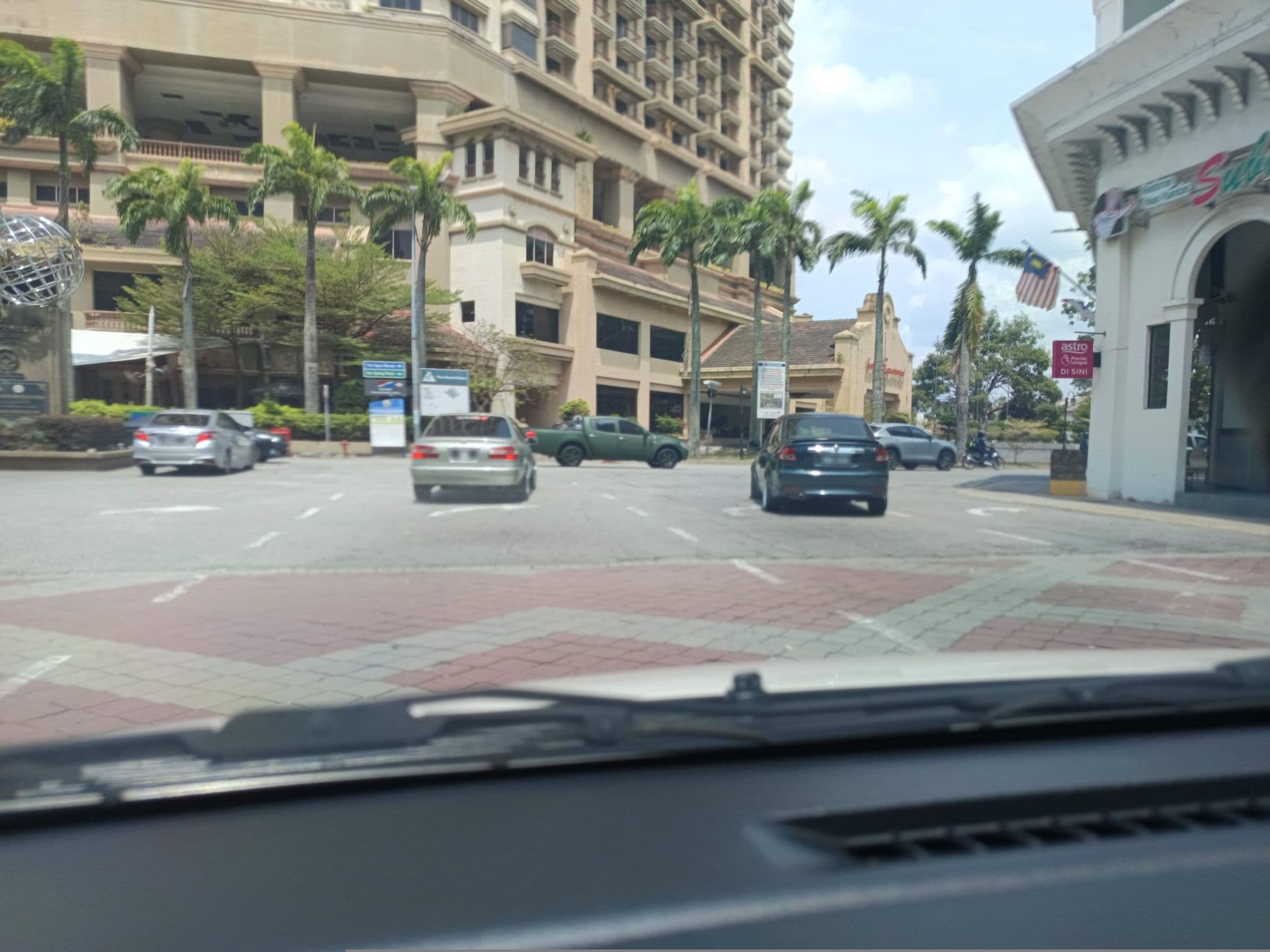 Street view near Hotel, Malacca — © YikQin (CC BY-SA · Mapillary)