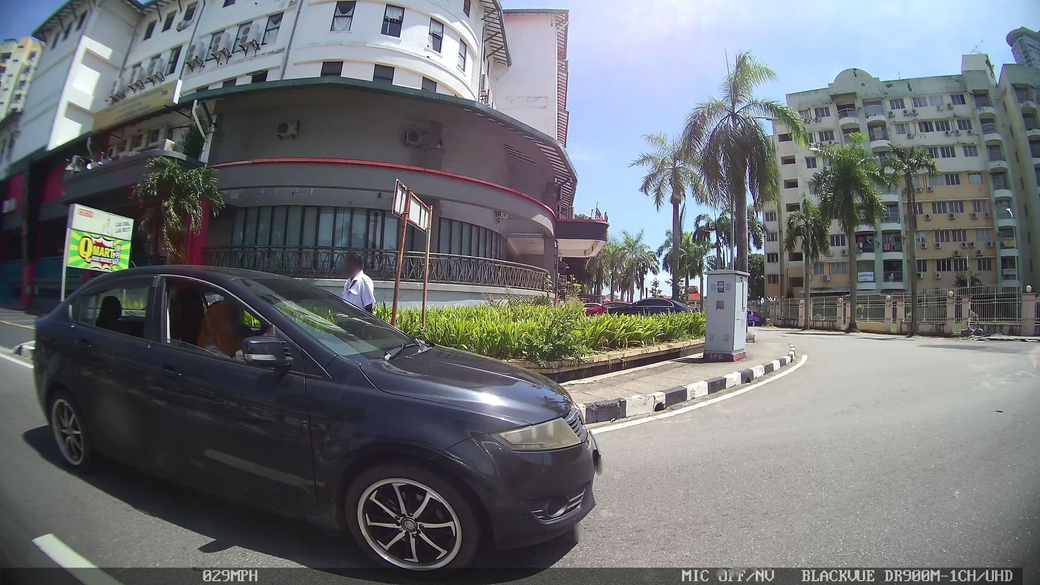 Street view near Garden City Serviced Apartments, Ujong Pasir — © kaart_3 (CC BY-SA · Mapillary)