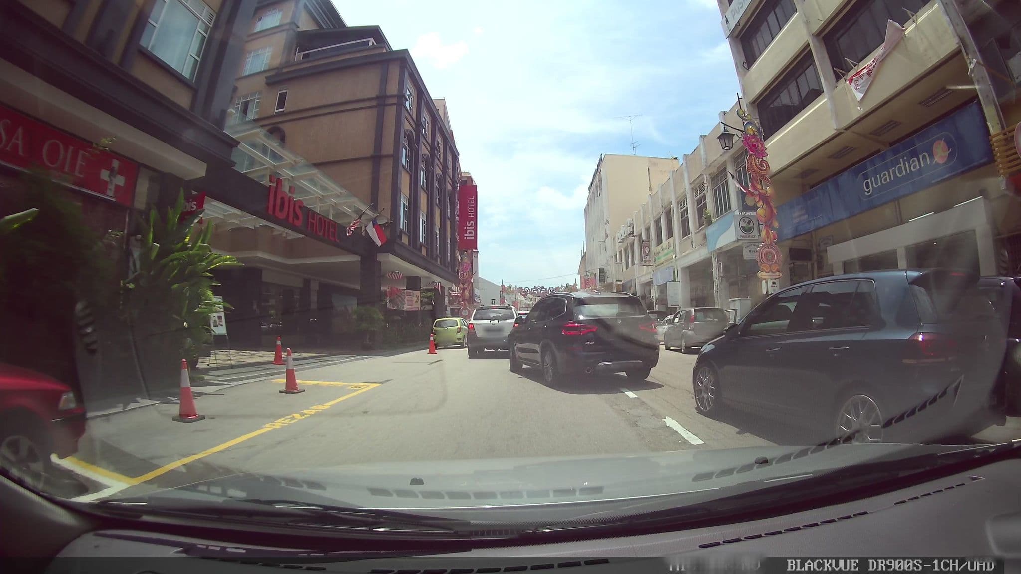 Street view near Hotel Bendahara Makmur, Malacca — © grobin (CC BY-SA · Mapillary)