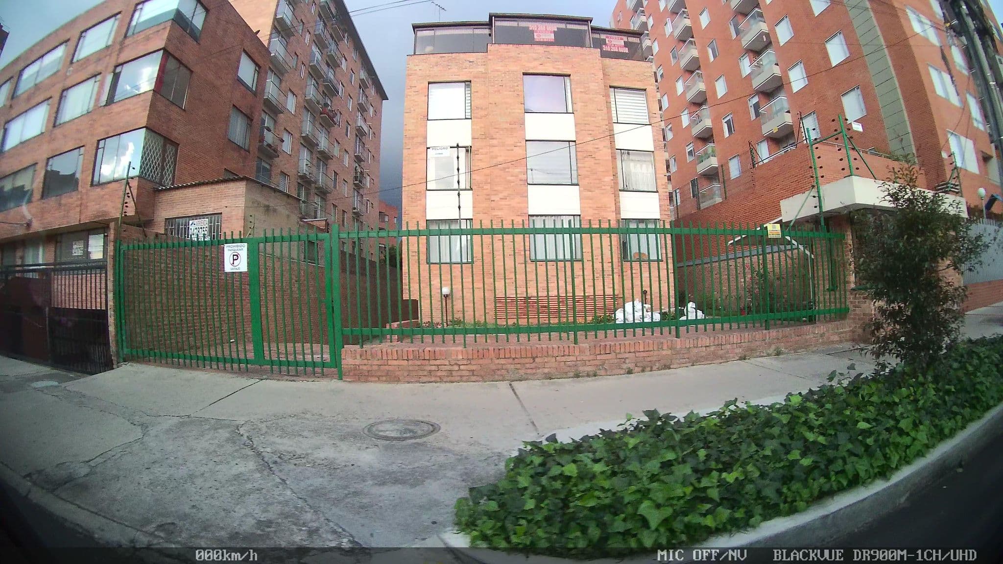 Street view near Edificio Morafor, Barrio San Luis