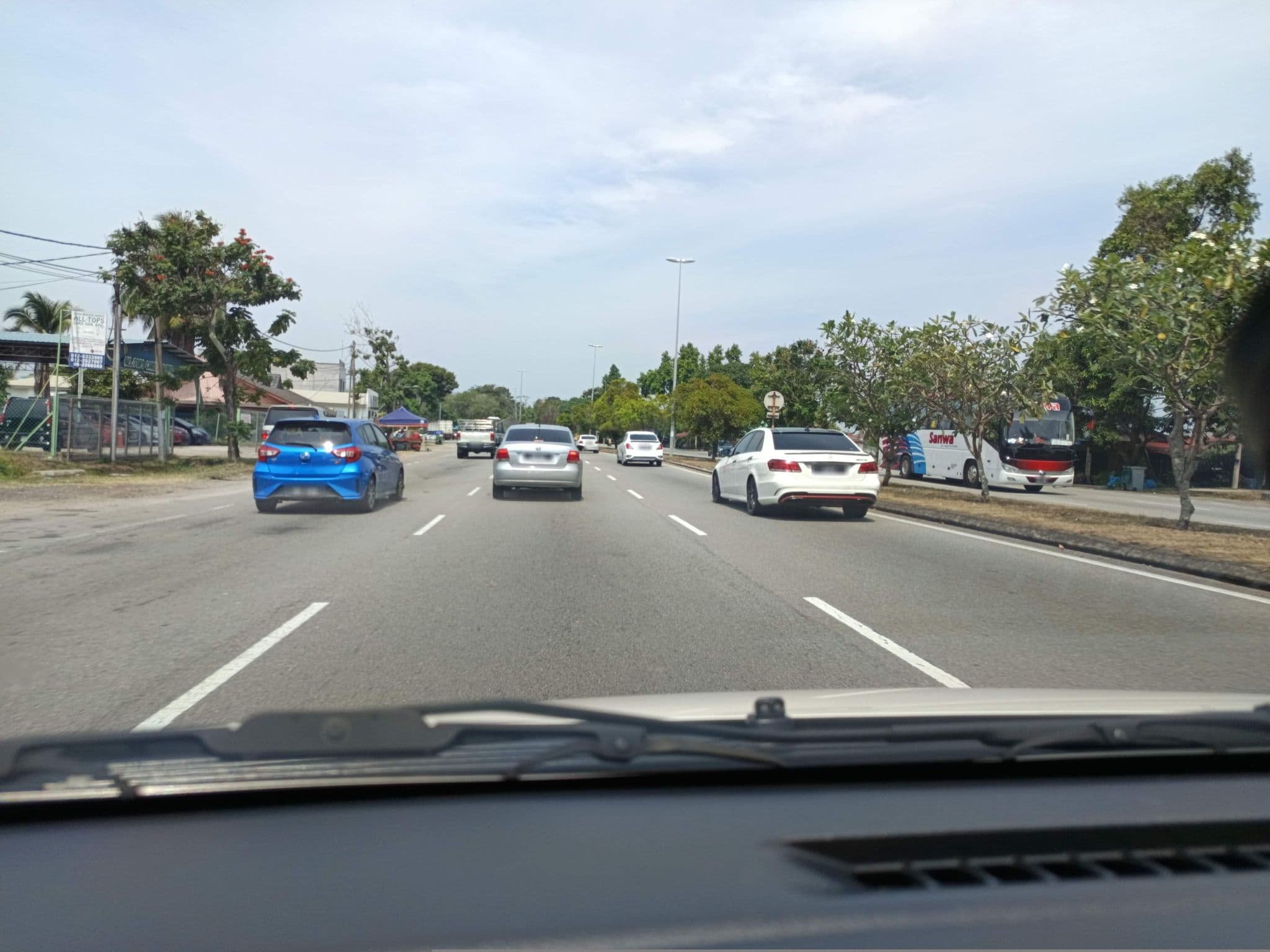 Street view near Al Fatih Townstay, Ujong Pasir — © YikQin (CC BY-SA · Mapillary)