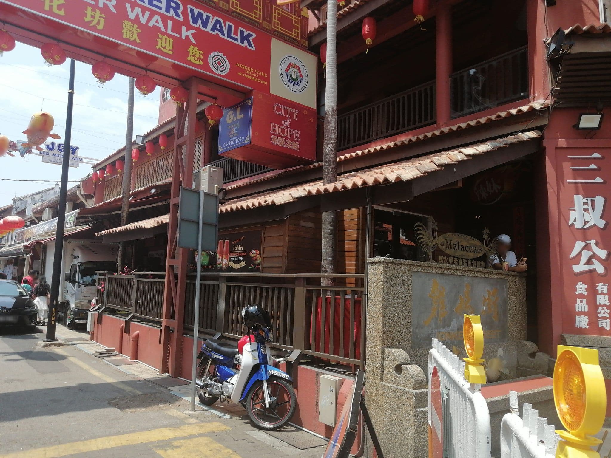 Street view near Petite Dutch, Malacca — © YikQin (CC BY-SA · Mapillary)