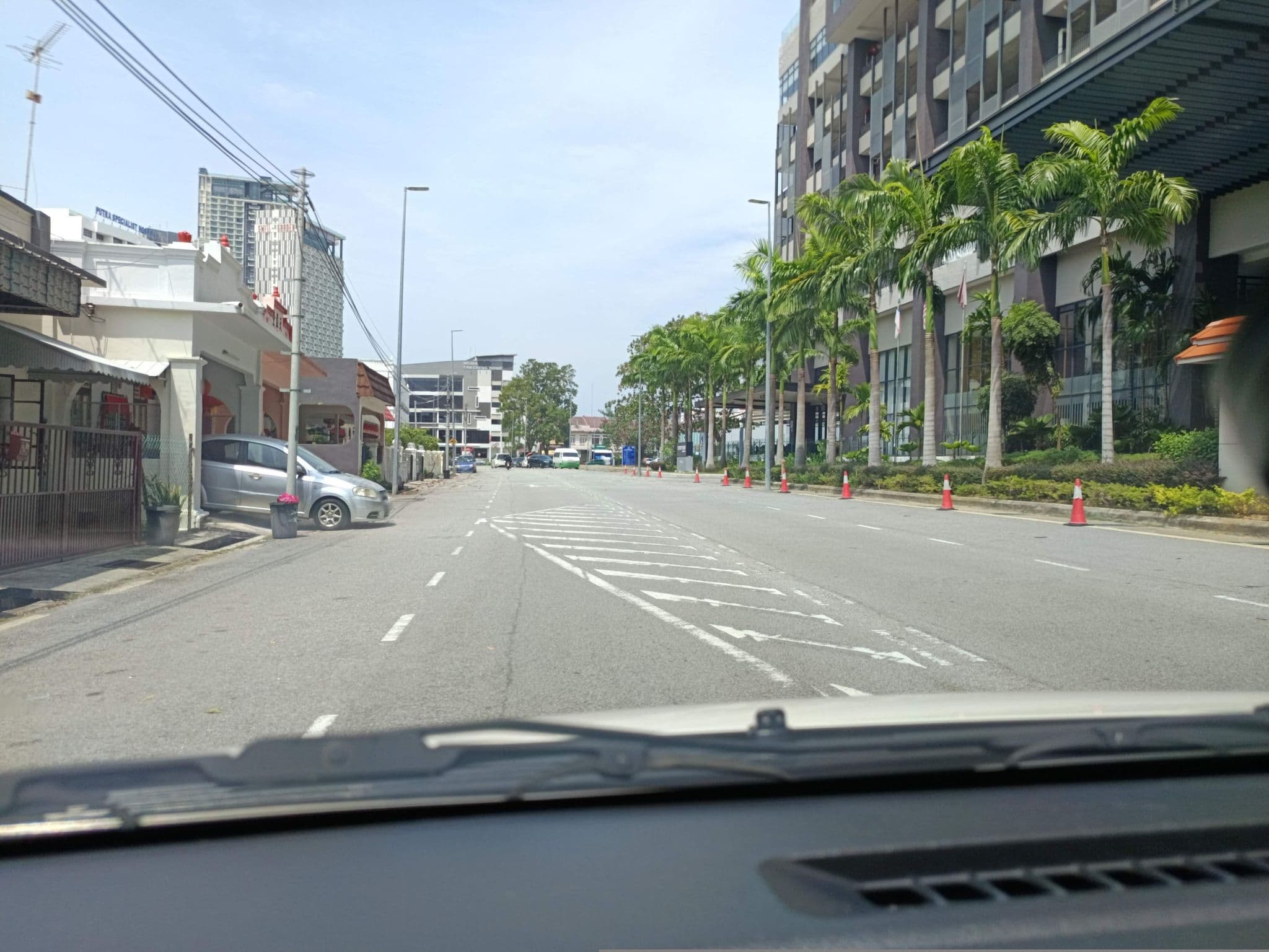 Street view near Courtyard by Marriott Melaka, Malacca — © YikQin (CC BY-SA · Mapillary)