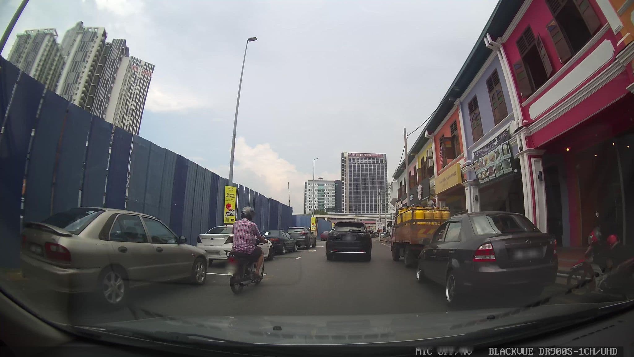 Street view near Damai Room,Bayview Hotel Melaka, Malacca — © grobin (CC BY-SA · Mapillary)