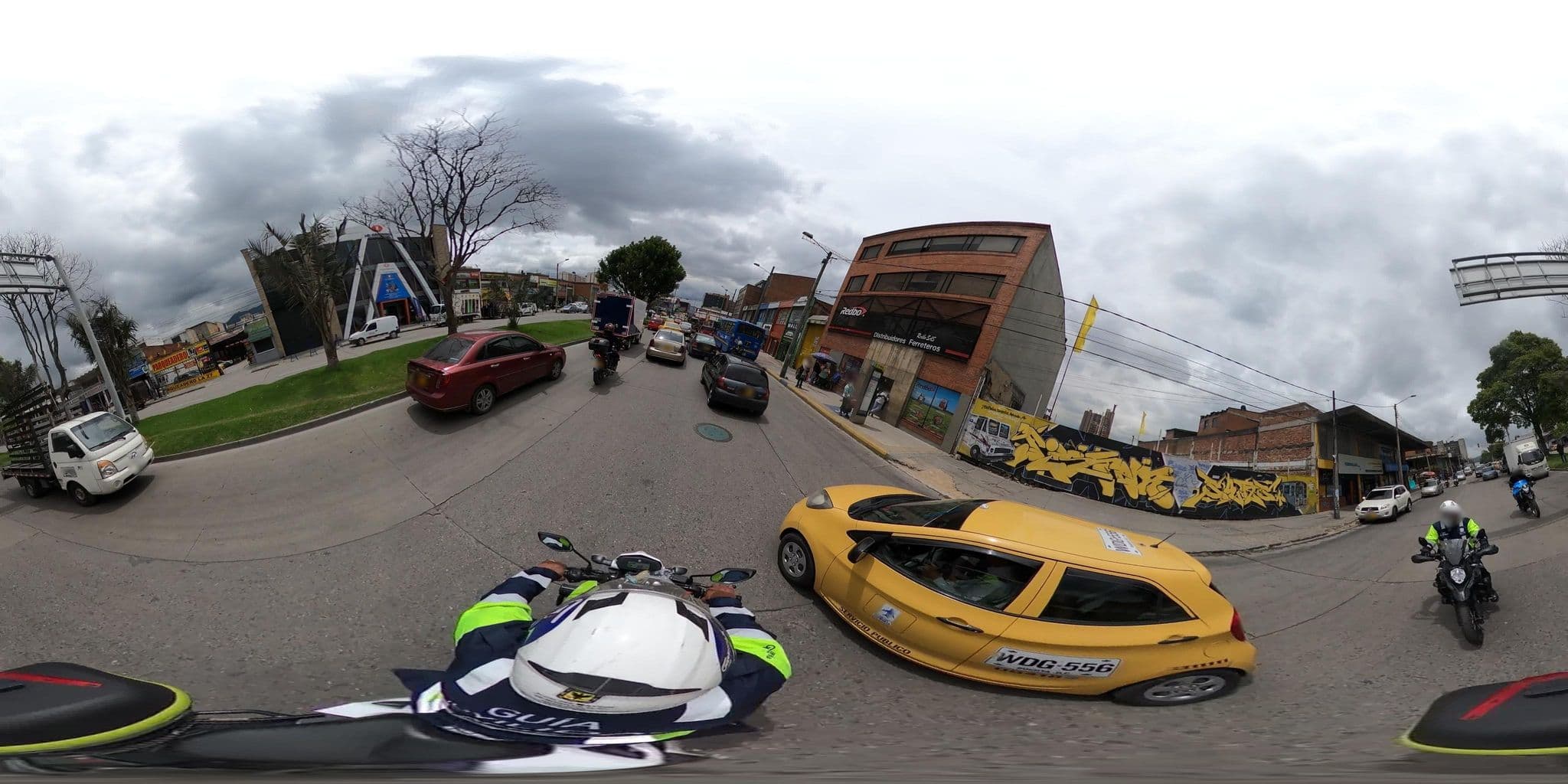 Street view near Distribuidora Cordoba, Bogotá
