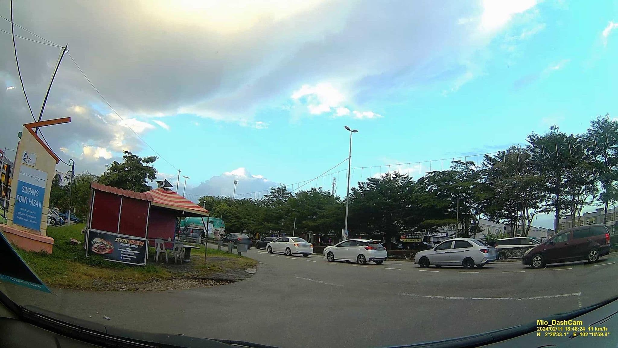 Street view near Simpang Ampat Hotel, Pulau Sebang — © hcyen (CC BY-SA · Mapillary)