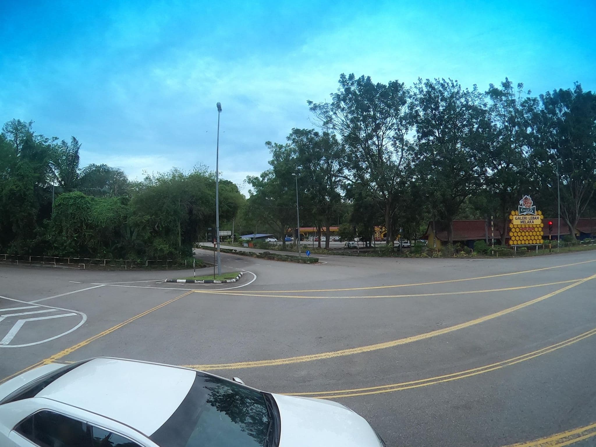 Street view near BAYVIEW Hotel Melaka, Kampung Ayer Keroh — © rgtm_ryuiki (CC BY-SA · Mapillary)