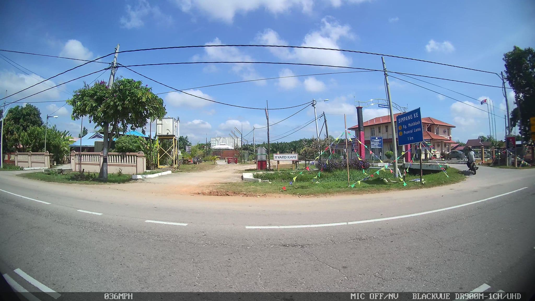 Street view near Pine Tree Hotel, Batu Pahat — © kaart5 (CC BY-SA · Mapillary)