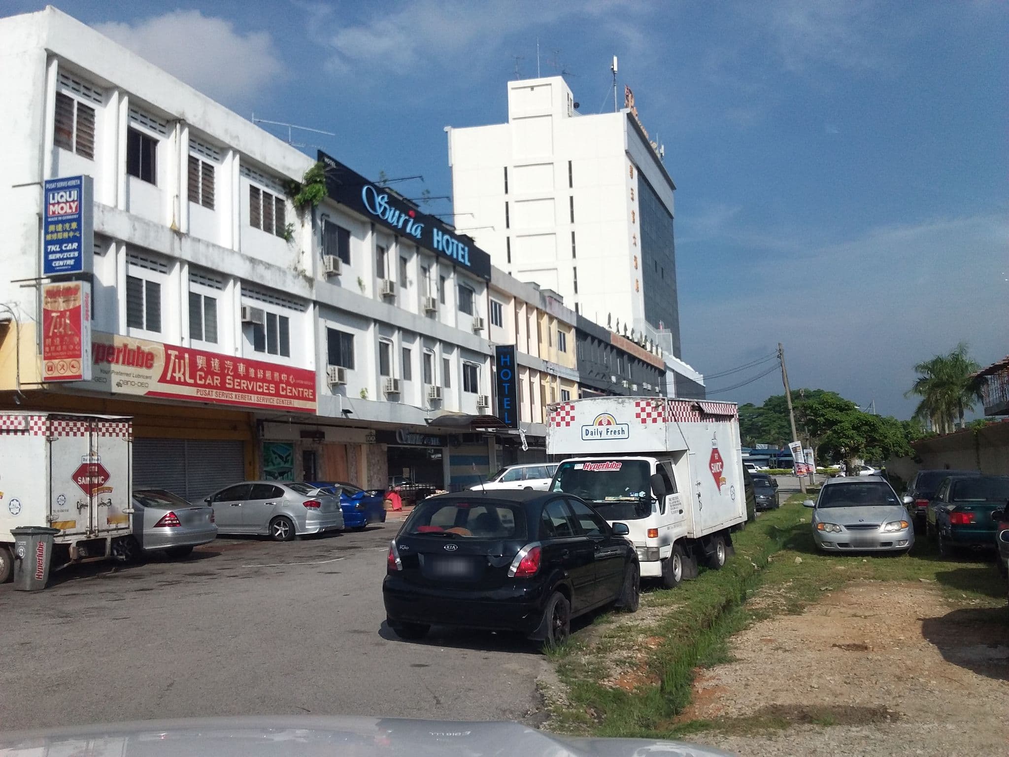 Street view near Suria Hotel, Batu Pahat — © alandl (CC BY-SA · Mapillary)