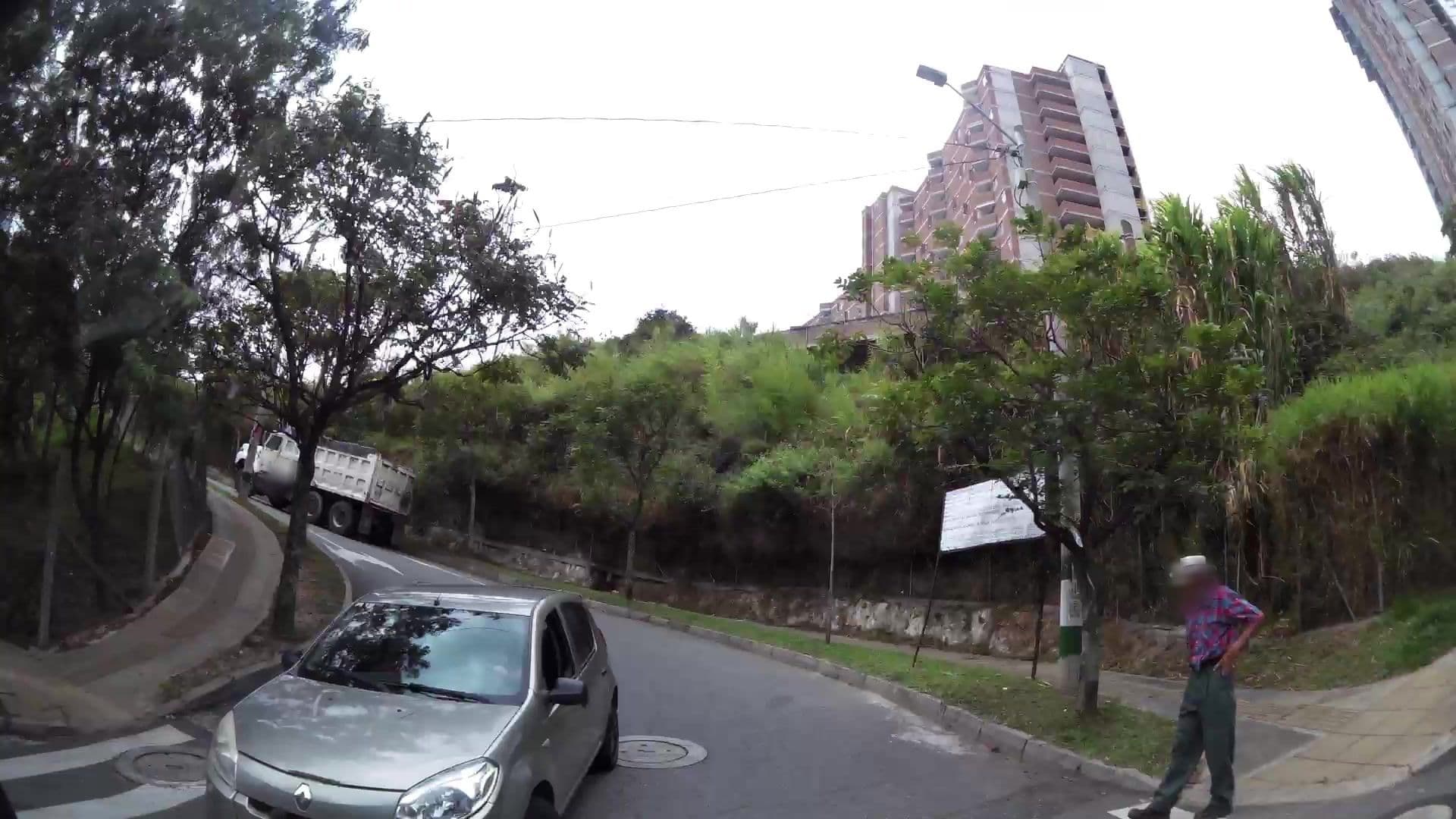 Street view near Cerezos de Calasanz, Medellín