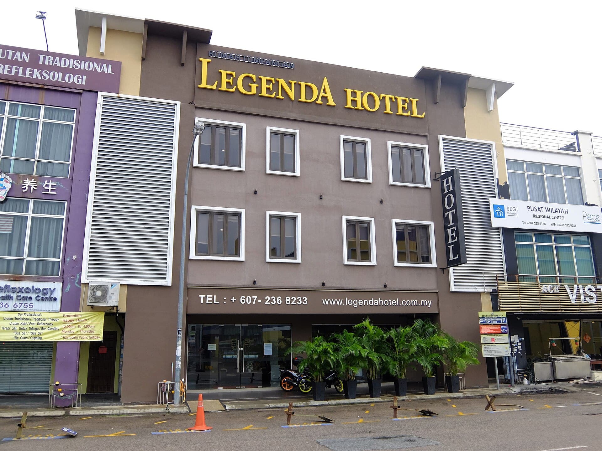 Lagenda Hotel (via Wikimedia Commons, CC BY-SA 4.0)