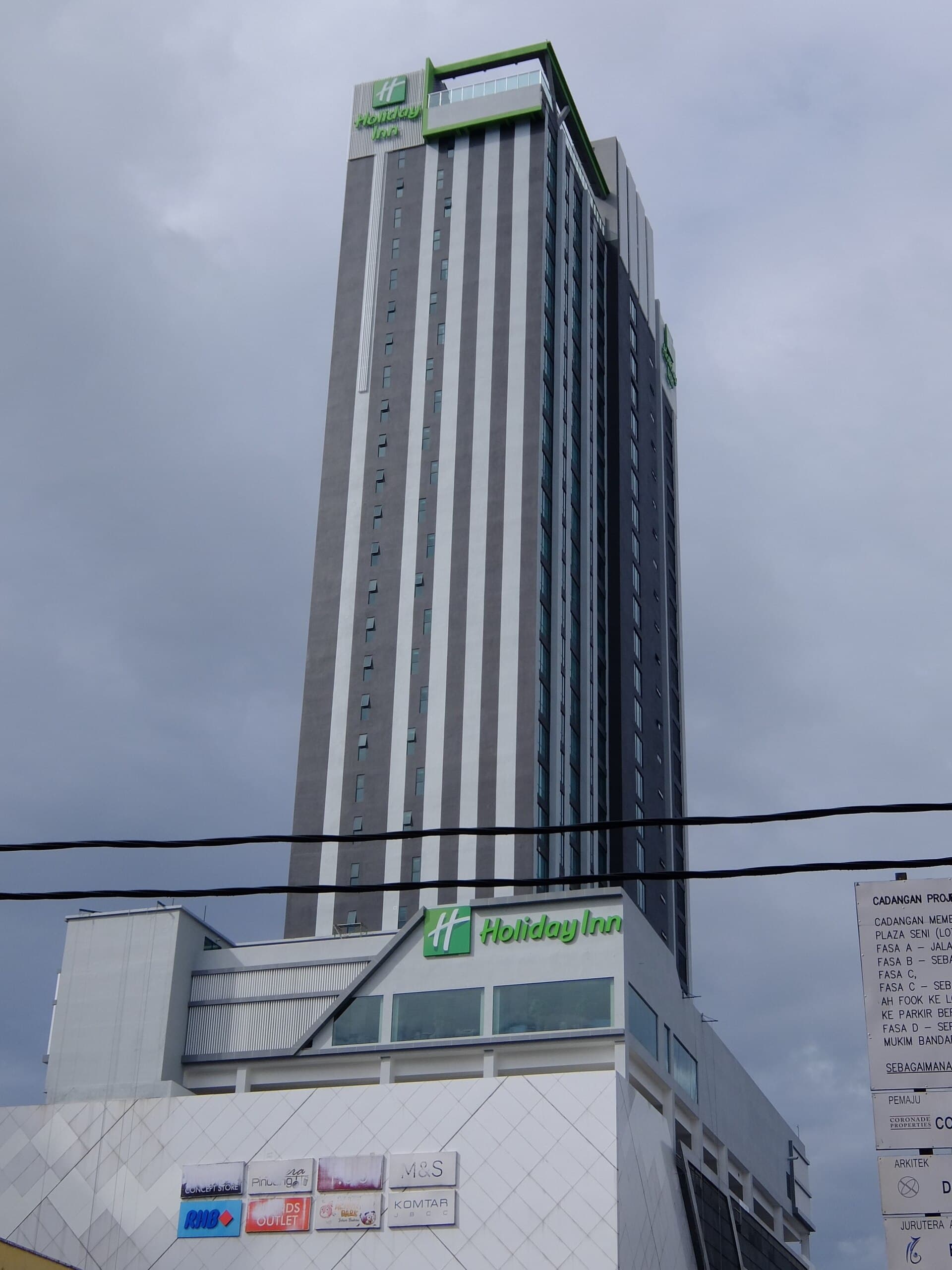 Holiday Inn Johor Bahru City Centre (via Wikimedia Commons, CC BY-SA 4.0)