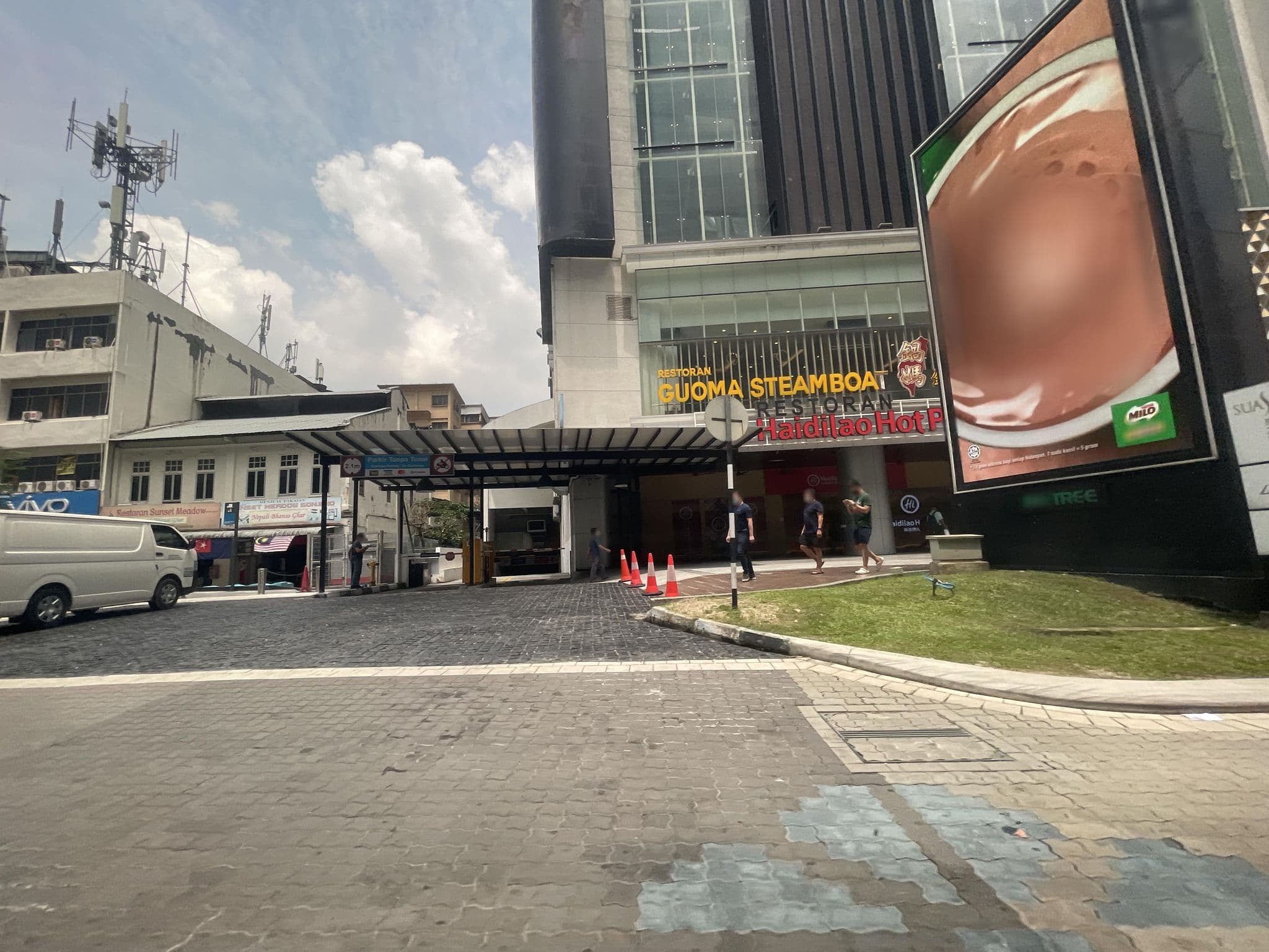 Street view near Suasana Suites Infinity Swimming Pool, Johor Bahru — © filipb (CC BY-SA · Mapillary)