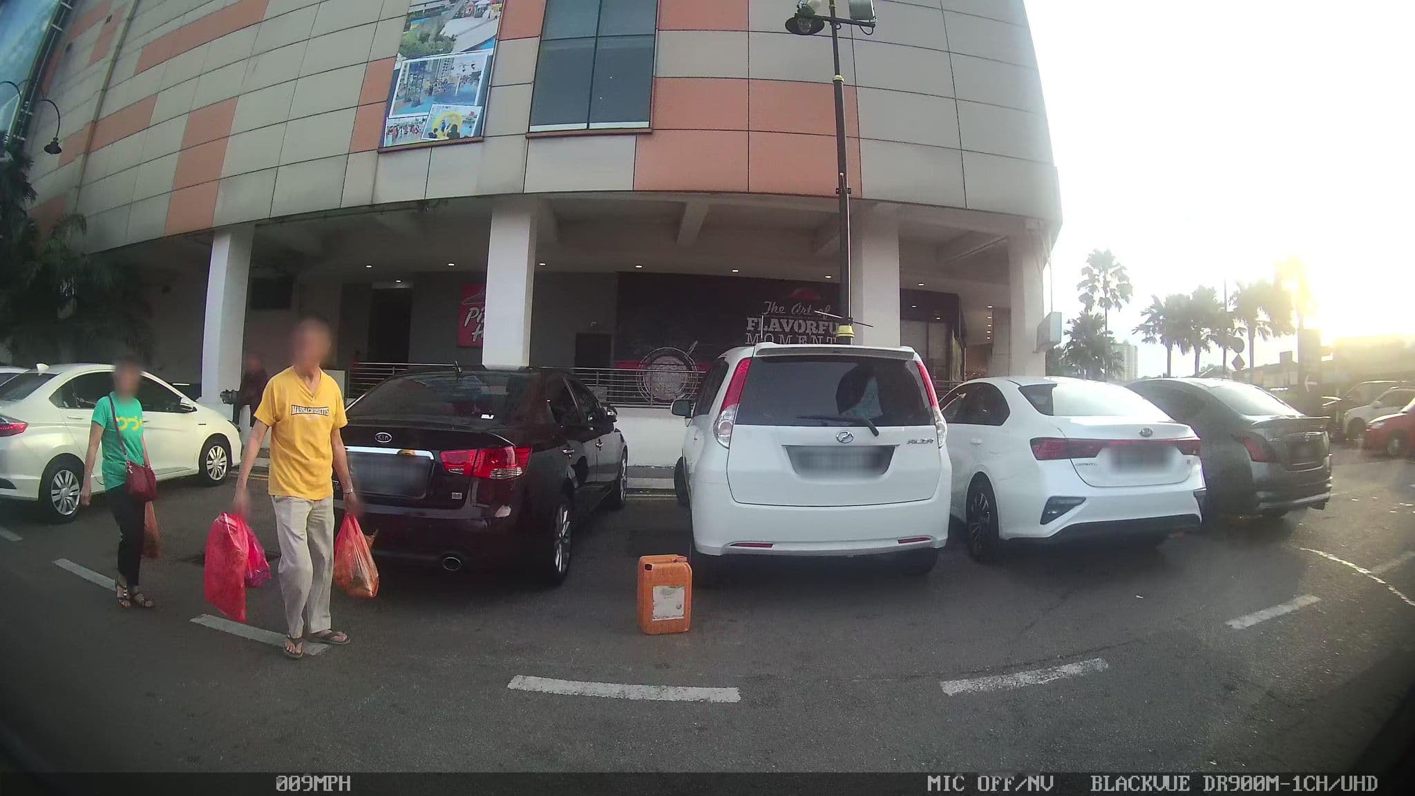 Street view near Staff Entrance, Johor Bahru — © kaart5 (CC BY-SA · Mapillary)