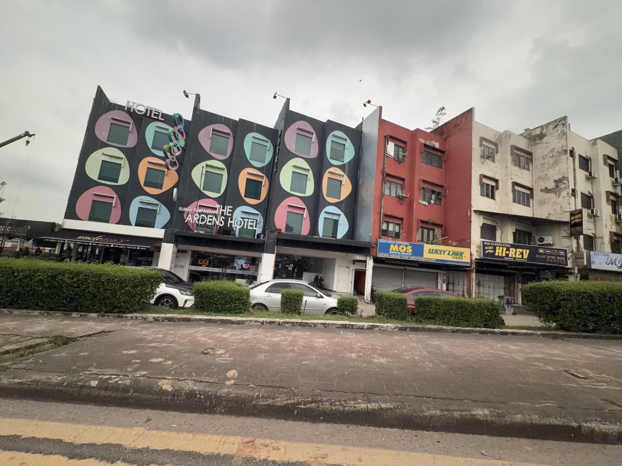 Street view near V Hotel, Johor Bahru — © filipb (CC BY-SA · Mapillary)