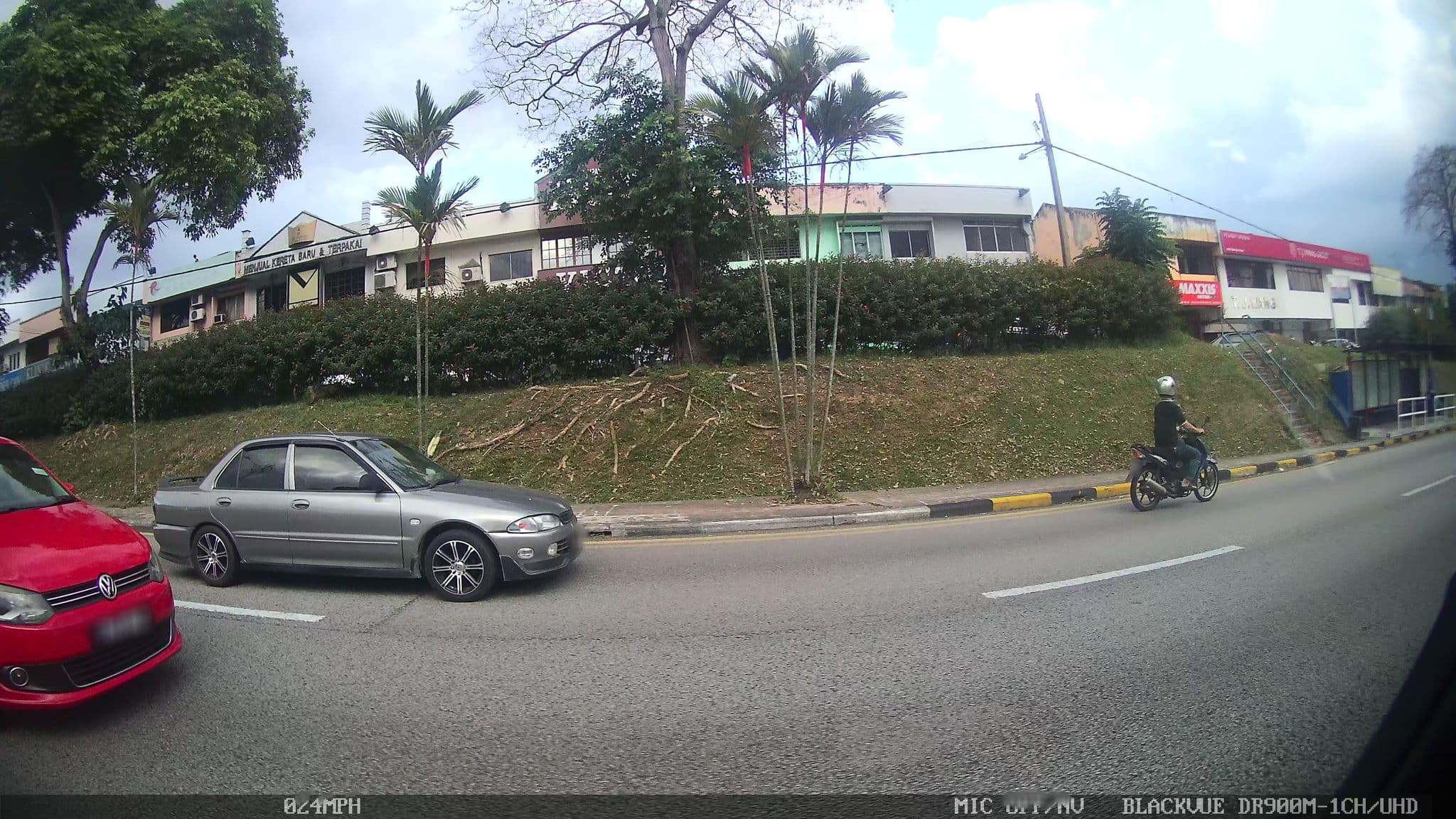 Street view near Victory Hotel, Kampung Larkin Lama — © kaart5 (CC BY-SA · Mapillary)